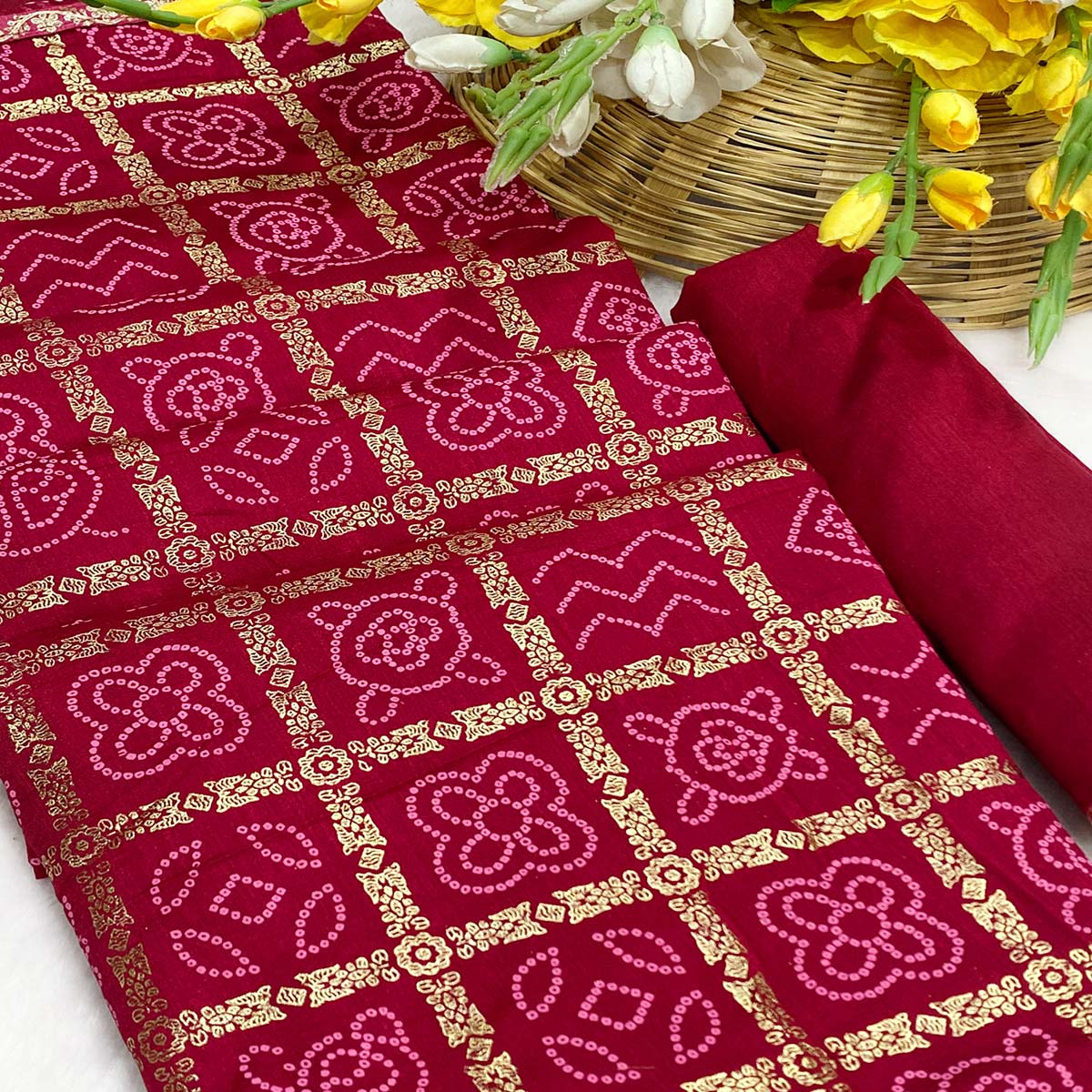 Pink Vichitra Silk Saree Featuring Traditional Bandhani Print - Image 2