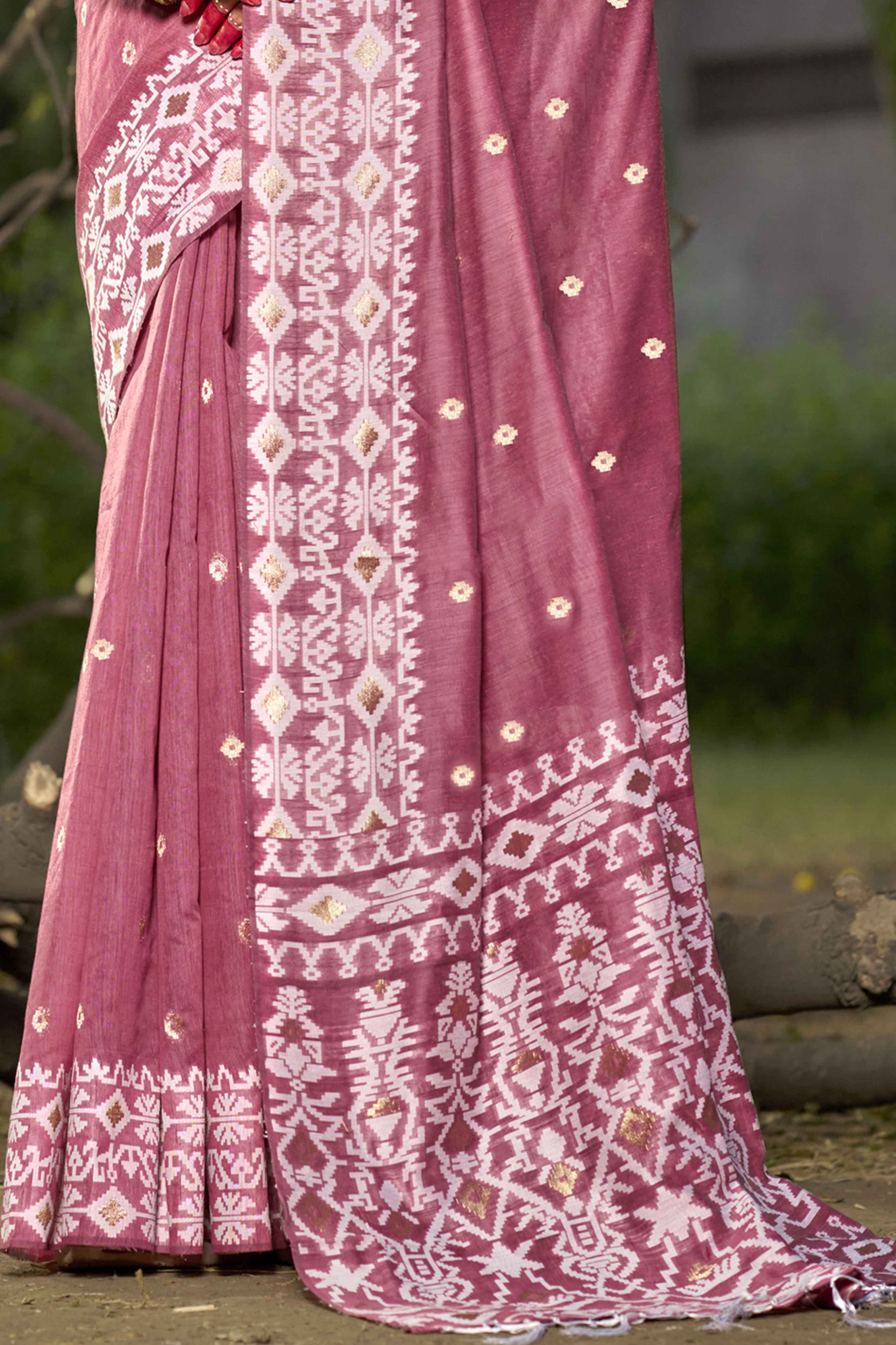Pink Woven Linen Cotton Saree With Tassels - Image 4