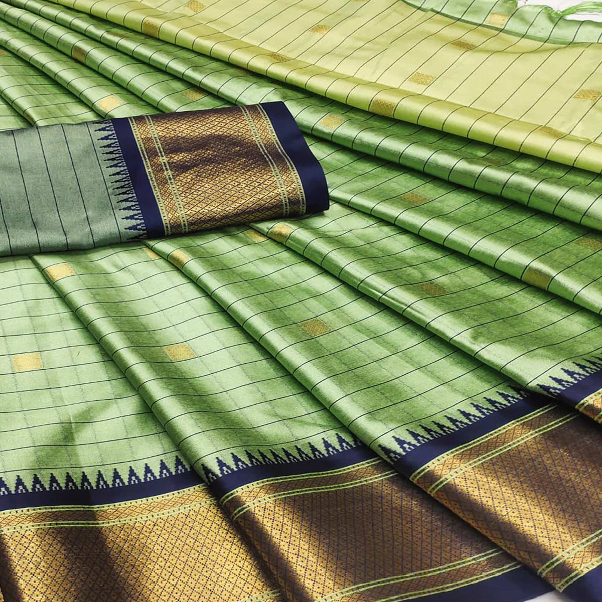 Pista Green Woven Cotton Silk Saree With Tassels - Image 2