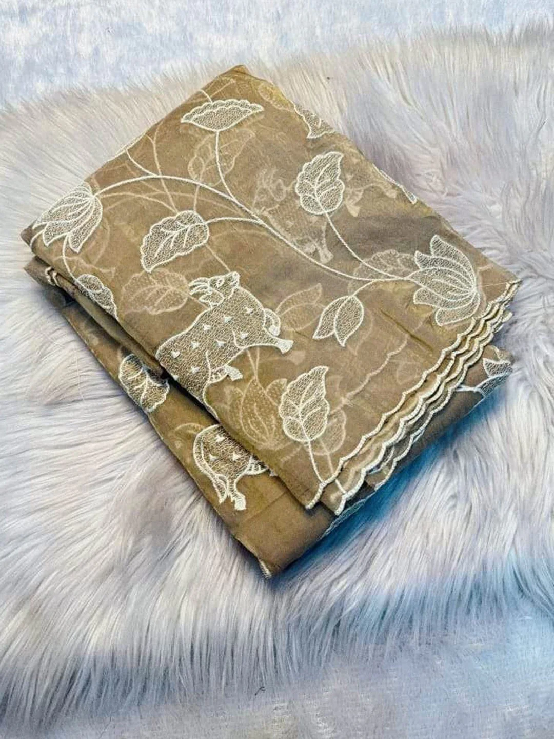 Premium Beige Silk Blend Saree Embellished With Floral & Animal Motif Thread Work - Image 3
