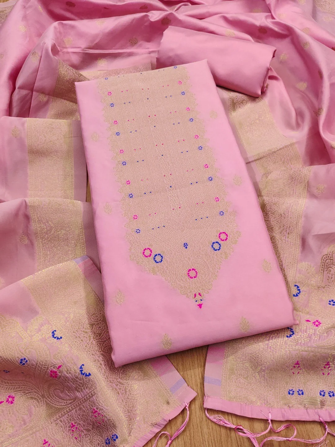 Premium Pink Banarasi Silk Dress Material With Opulent Floral & Paisley Motif Zari Weaving - Image 5