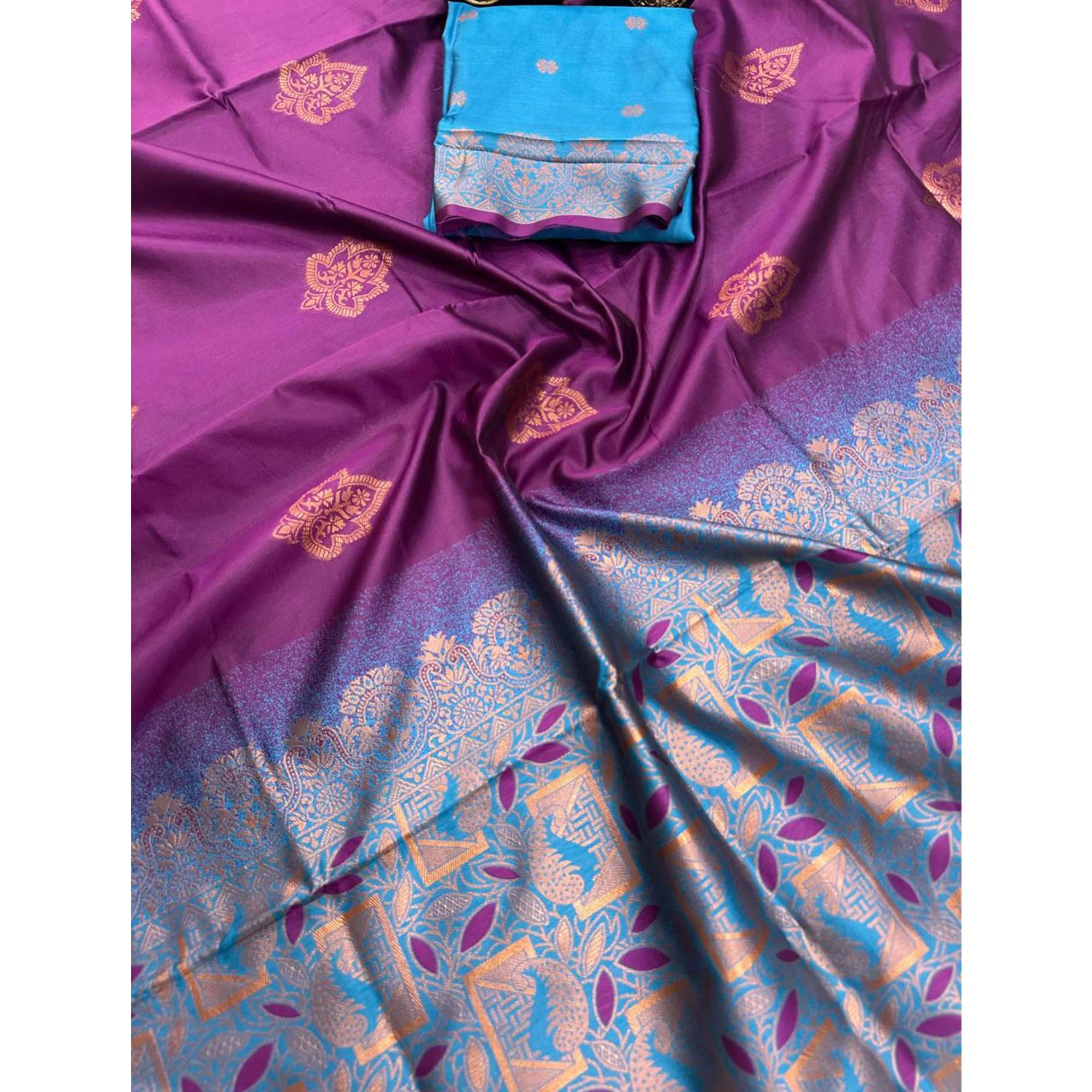 Purple Banarasi Silk Saree Adorned with Elegant Floral Zari Weaving - Image 8