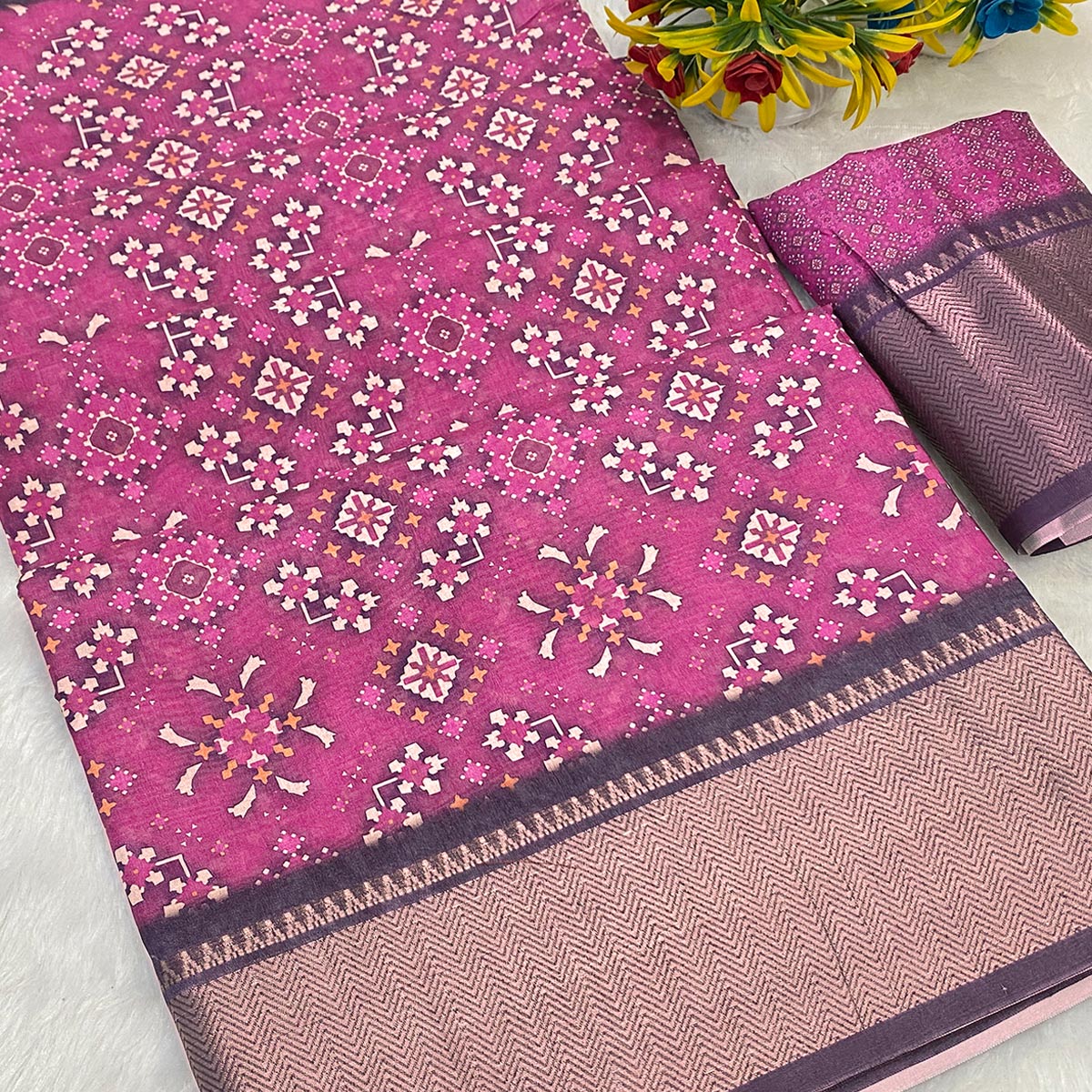 Purple Dola Silk Saree Featuring Traditional Patan Patola Print - Image 2