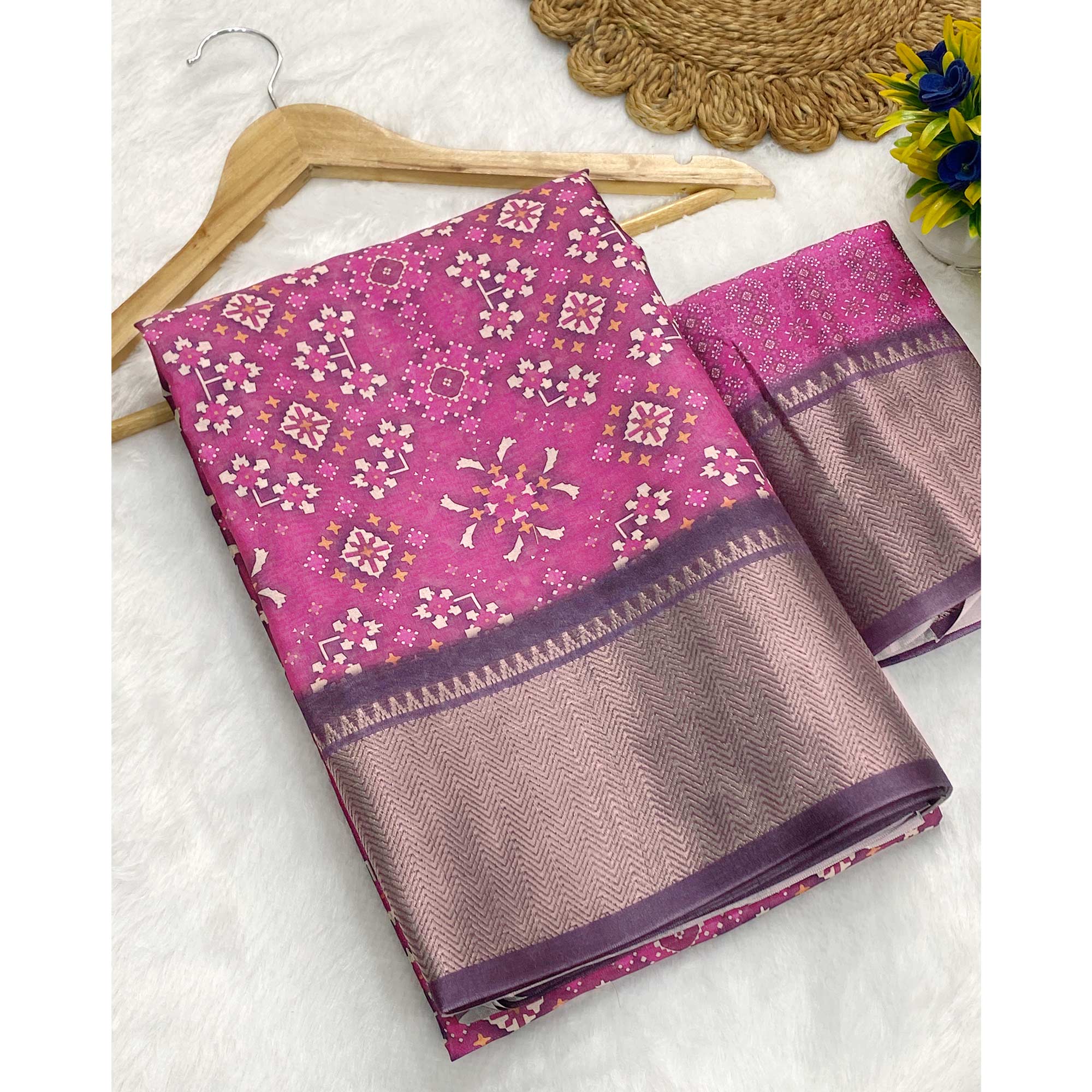 Purple Dola Silk Saree Featuring Traditional Patan Patola Print - Image 3