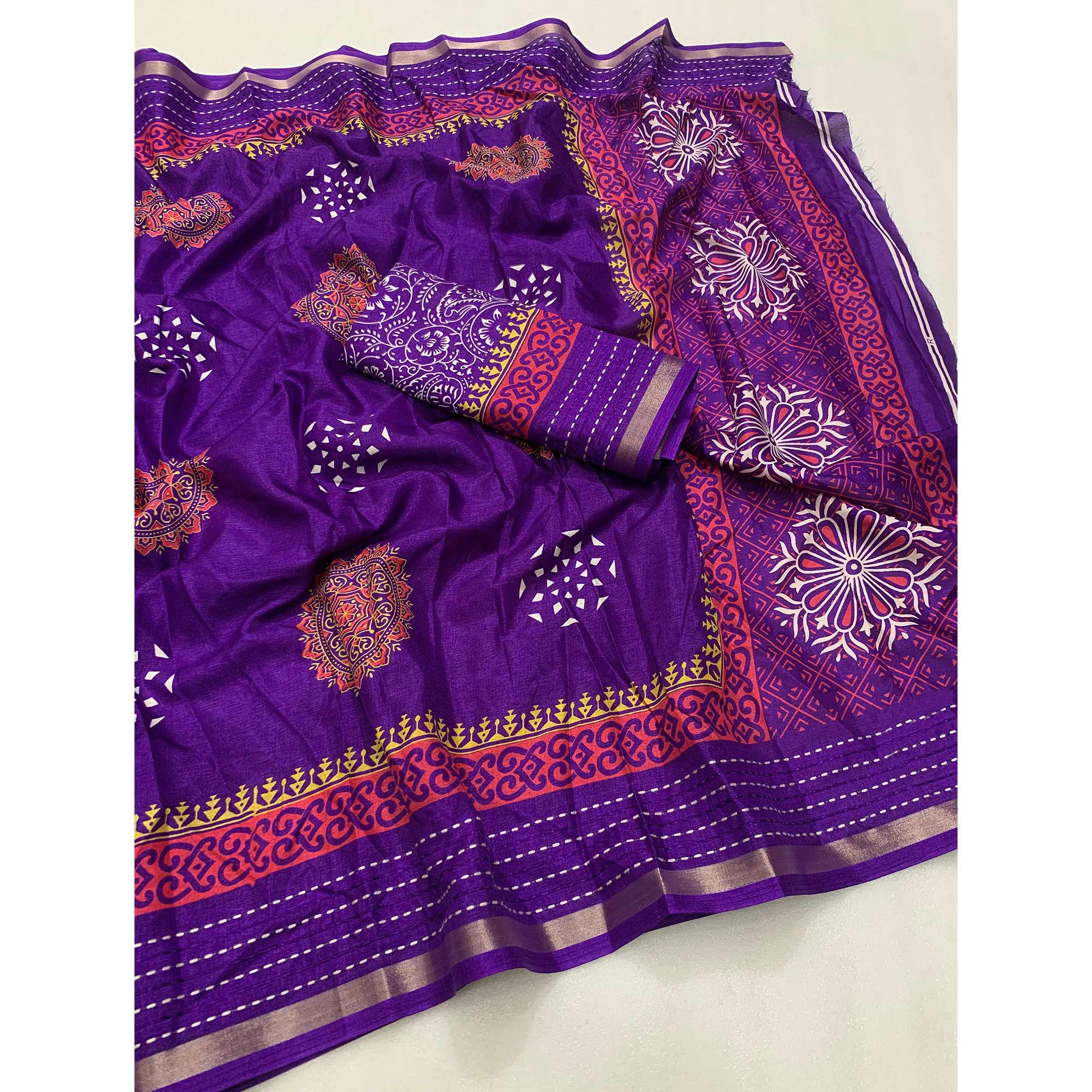 Purple Floral Printed Crepe Cotton Saree With Thread Border - Image 3