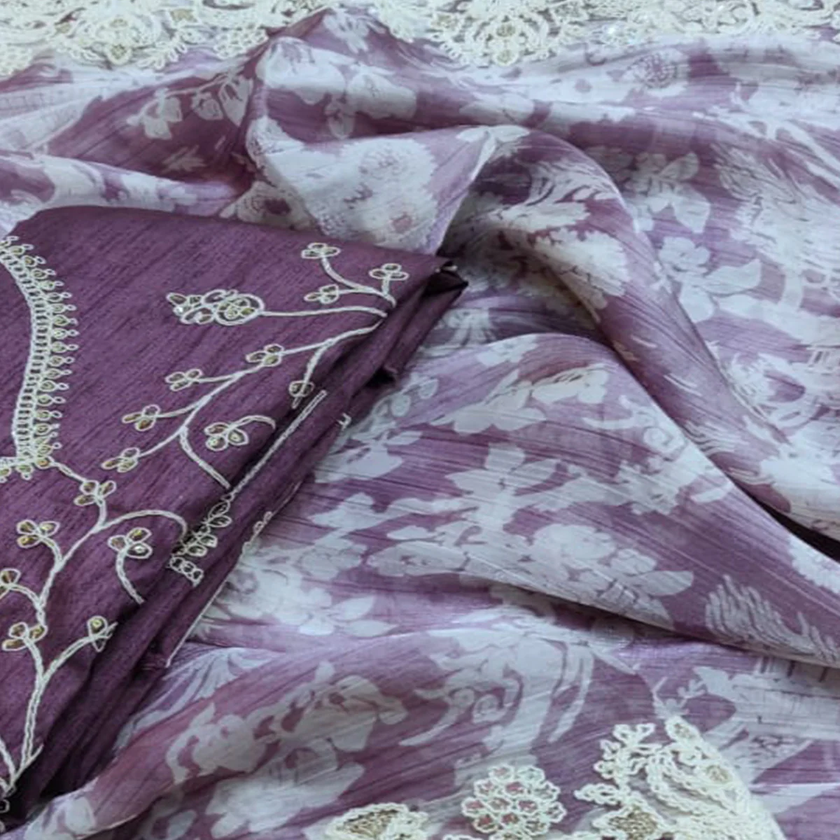 Purple Floral Printed Jimmy Choo Tissue Saree With Sequins Embroidered Border - Image 2