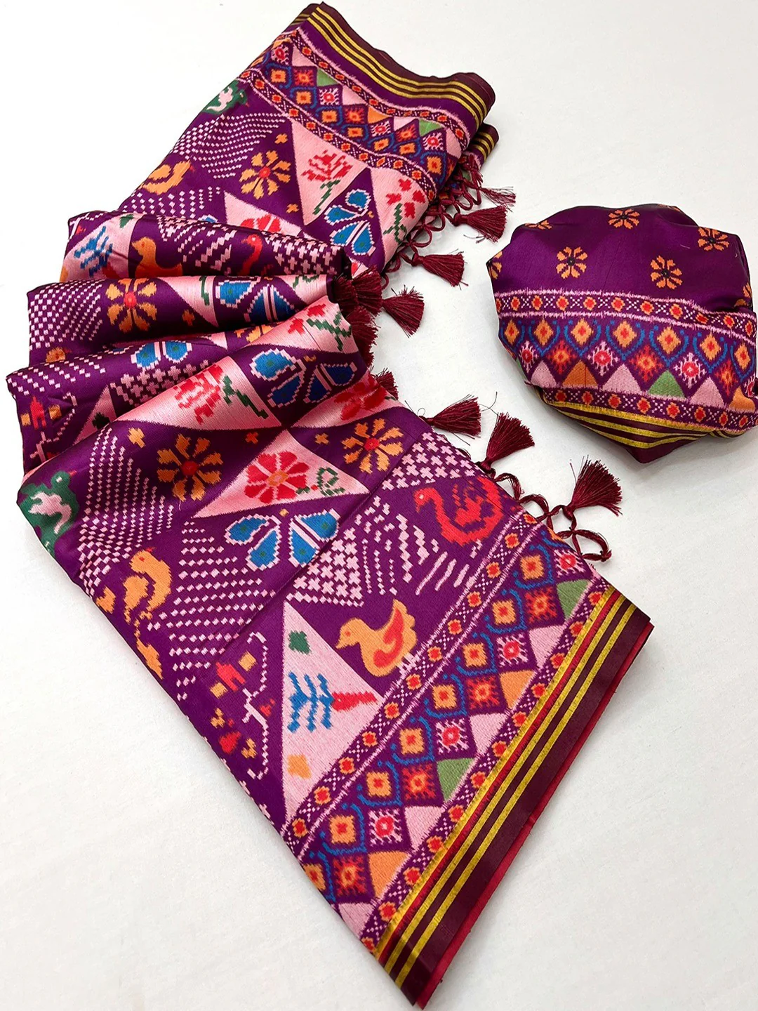 Purple Handloom Silk Saree with Ethnic Traditional Patola Pattern for Special Occasions - Image 2