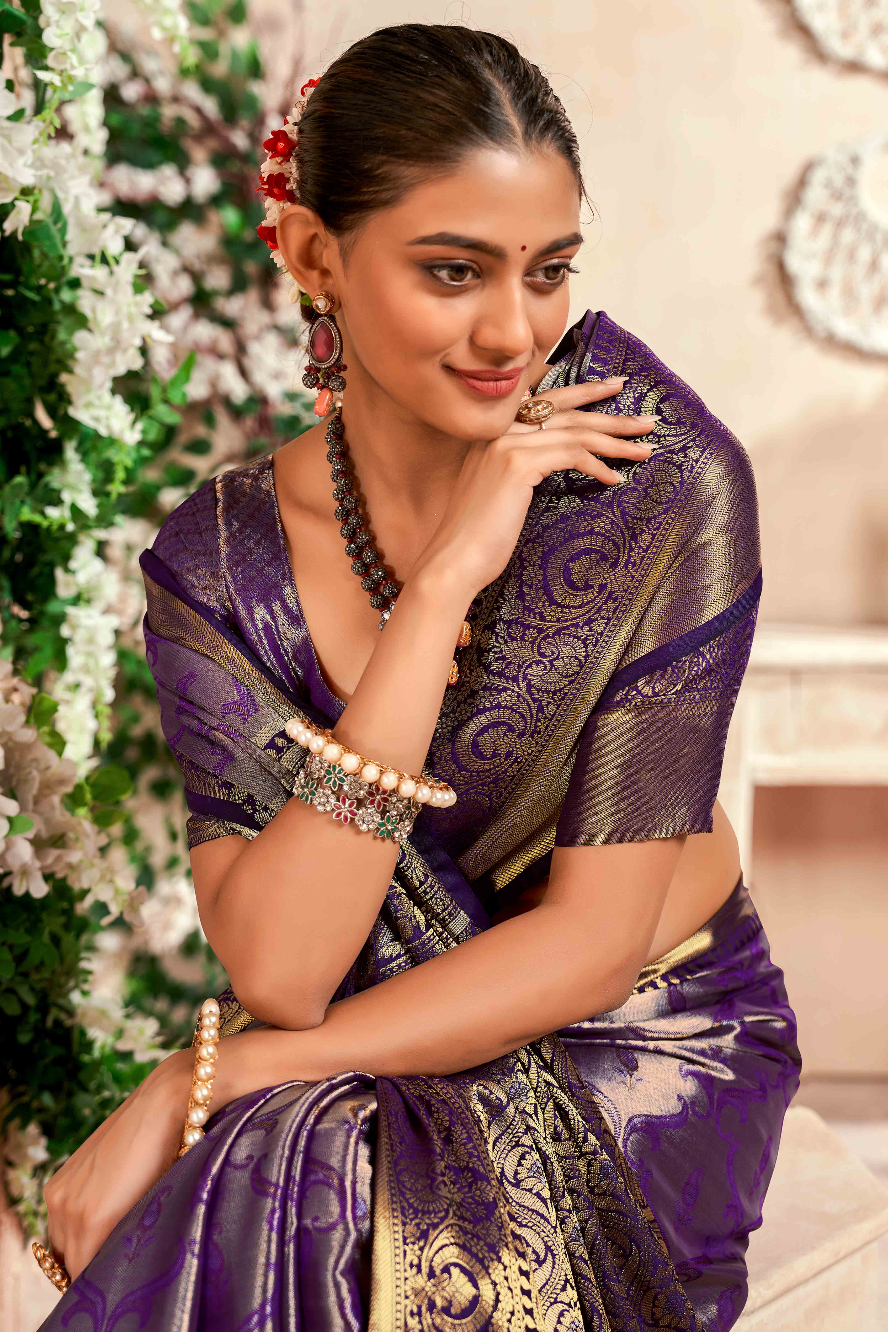 Purple Kanjivaram Silk Saree With Lustrous Zari Artistry - Image 3