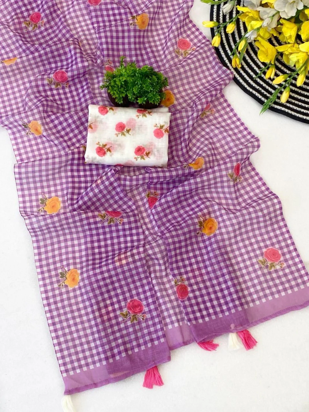 Purple Linen Saree with Checked Pattern and Floral Motifs - Image 2