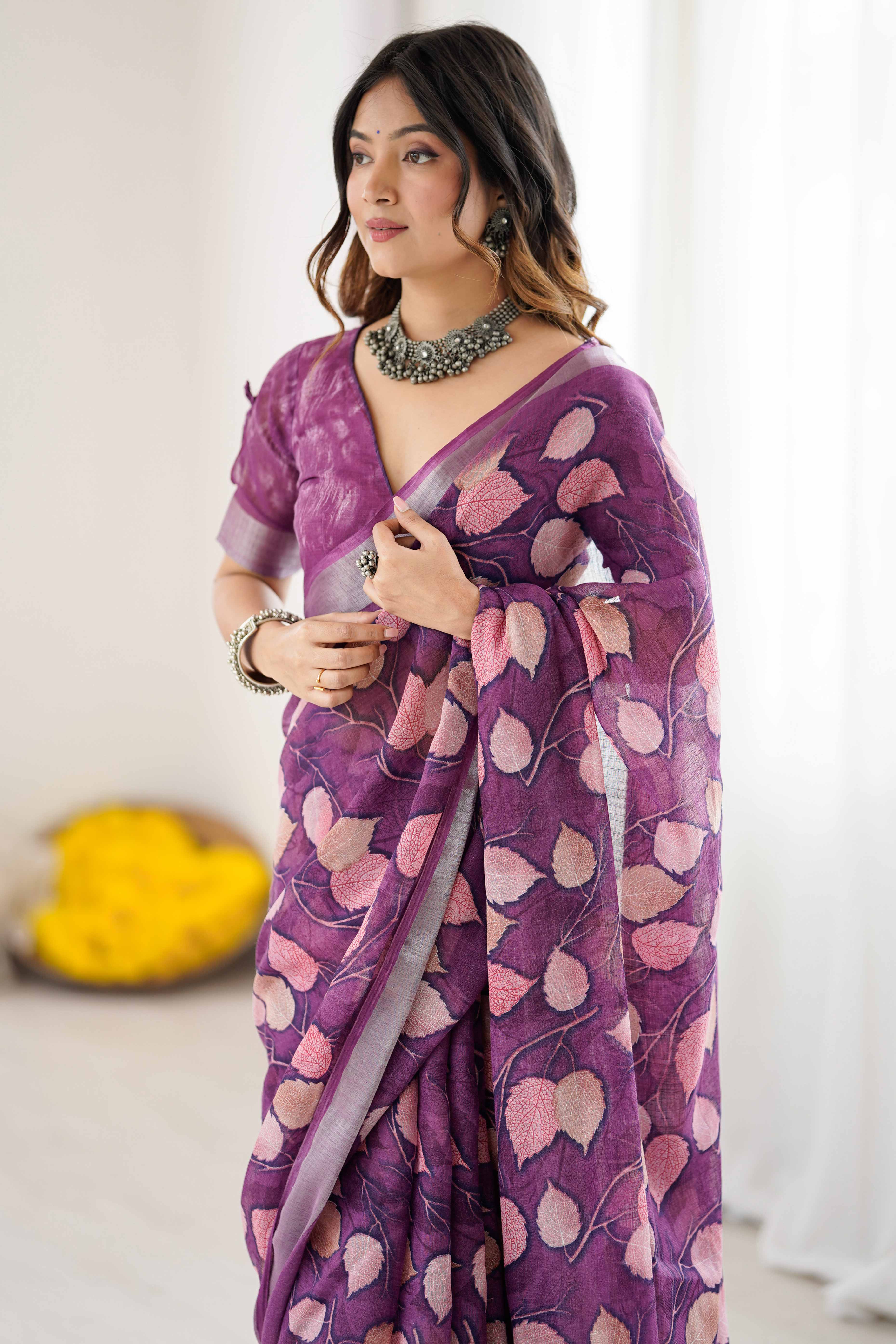 Purple Linen Saree With Graceful All Over Leaf Pattern - Image 7