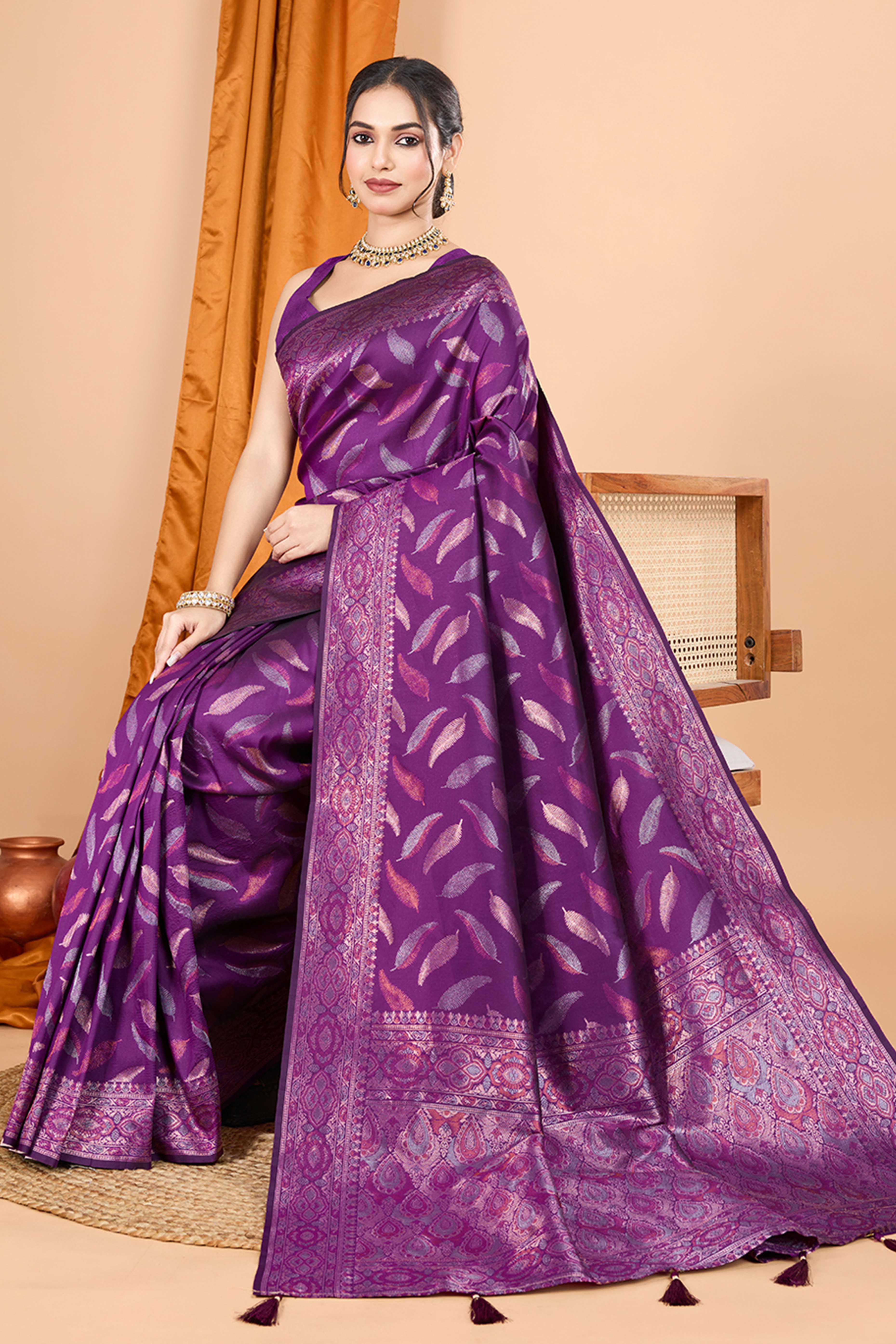 Purple Pure Silk Saree With Intricate Leaf Pattern Zari Weaving & Graceful Tassels - Image 4