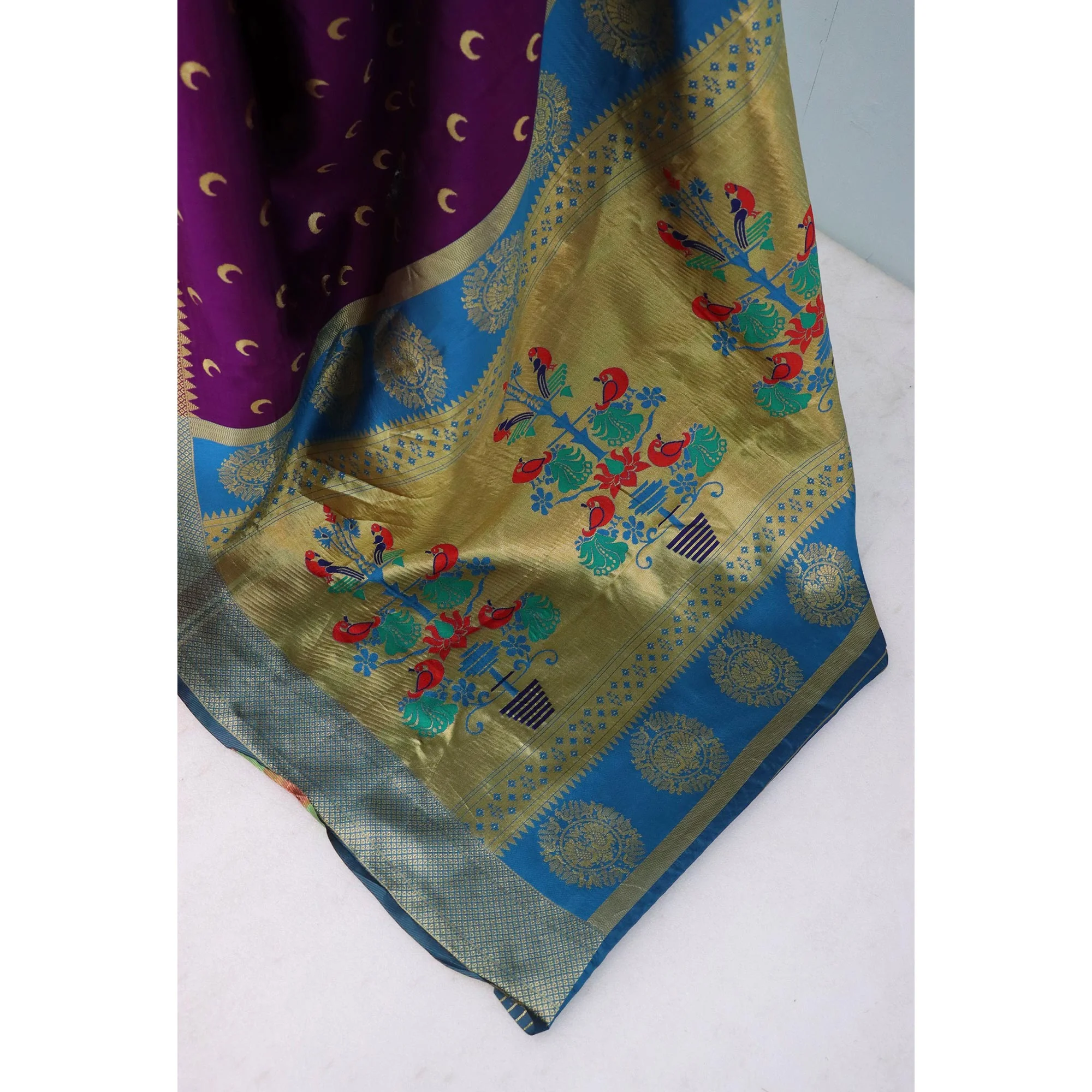Purple Woven Pure Silk Chandrakor Paithani Saree - Image 5