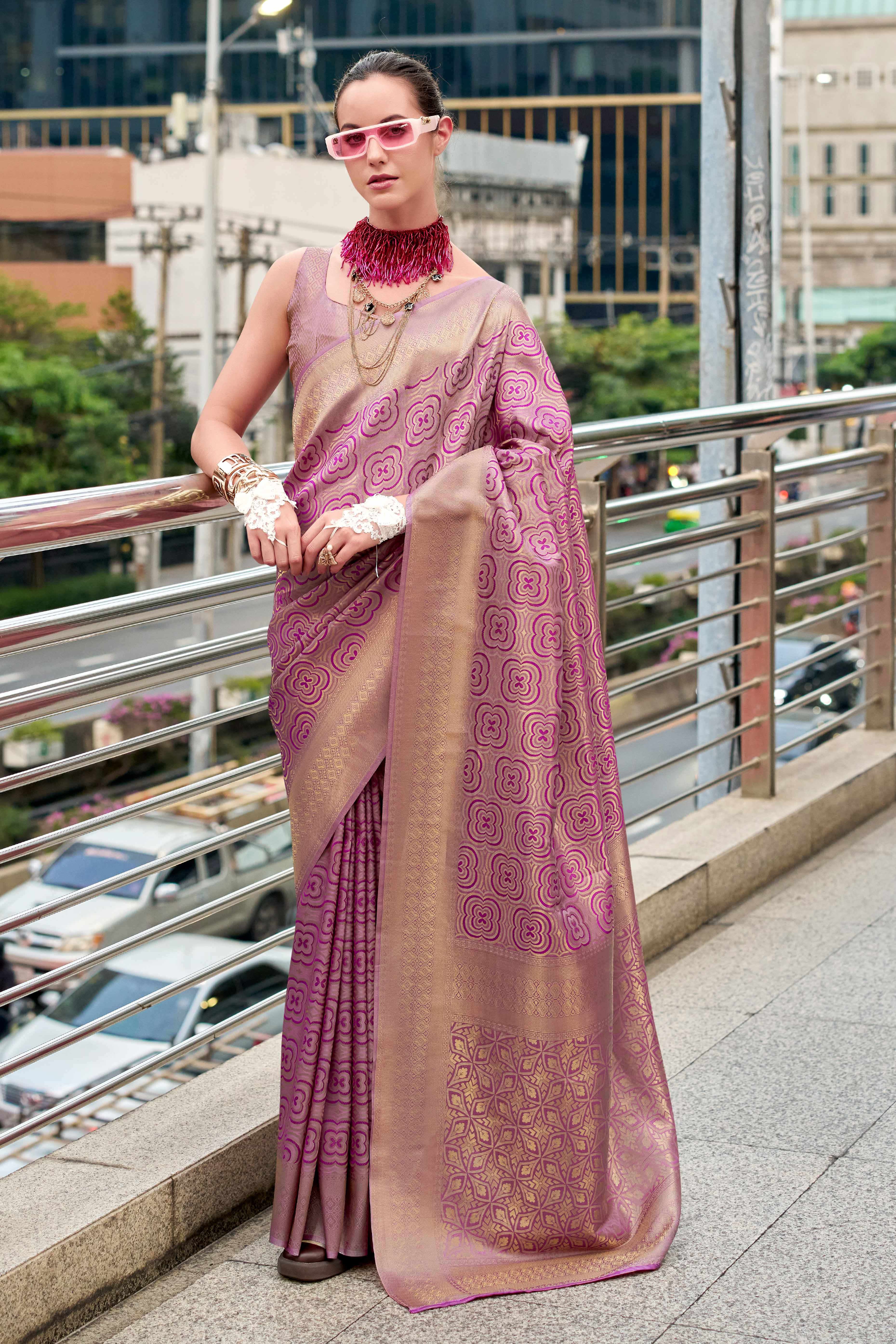 Purple Zari Woven Kanjivaram Silk Saree - Image 3