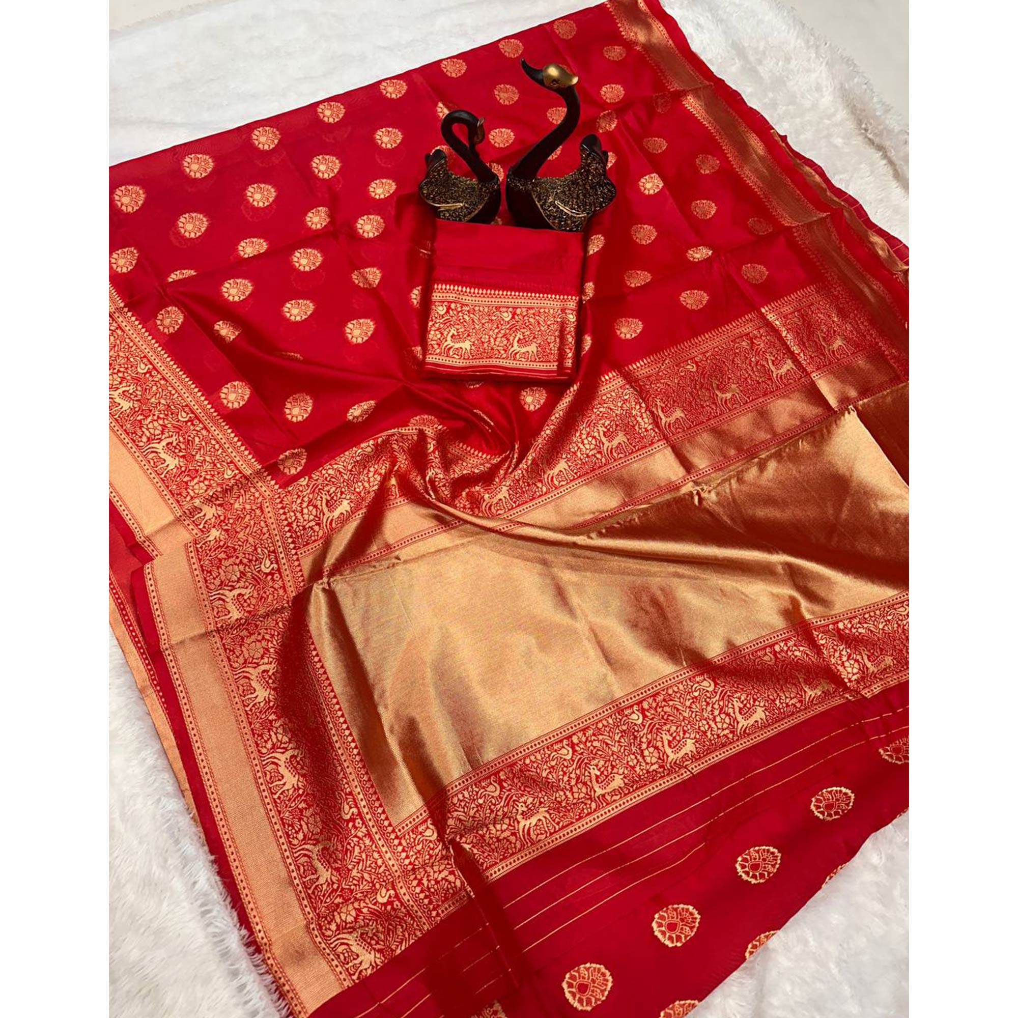 Radiant Red Banarasi Silk Saree With Intricate Zari Butti Weaving - Image 4