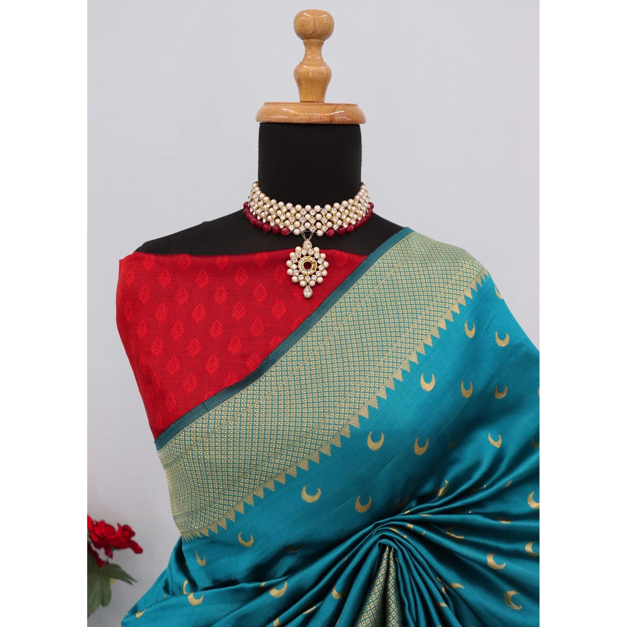 Rama Blue Woven Pure Silk Chandrakor Paithani Saree - Image 4