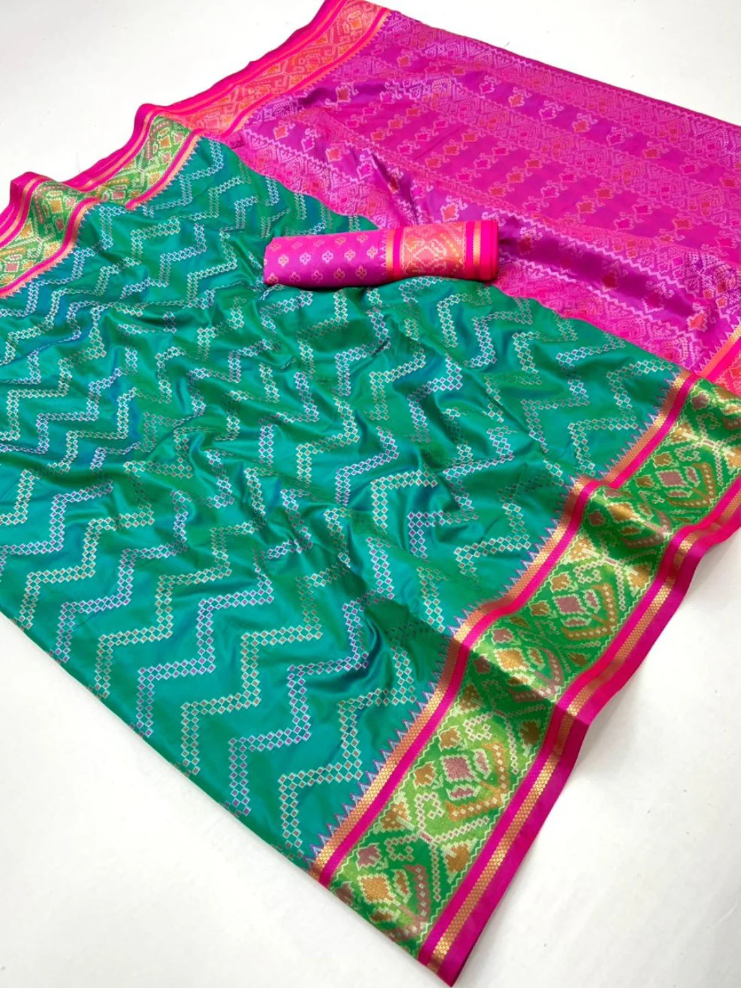 Rama Green Art Silk Patola Weaving Saree with Fancy Border and Matching Blouse - Image 3