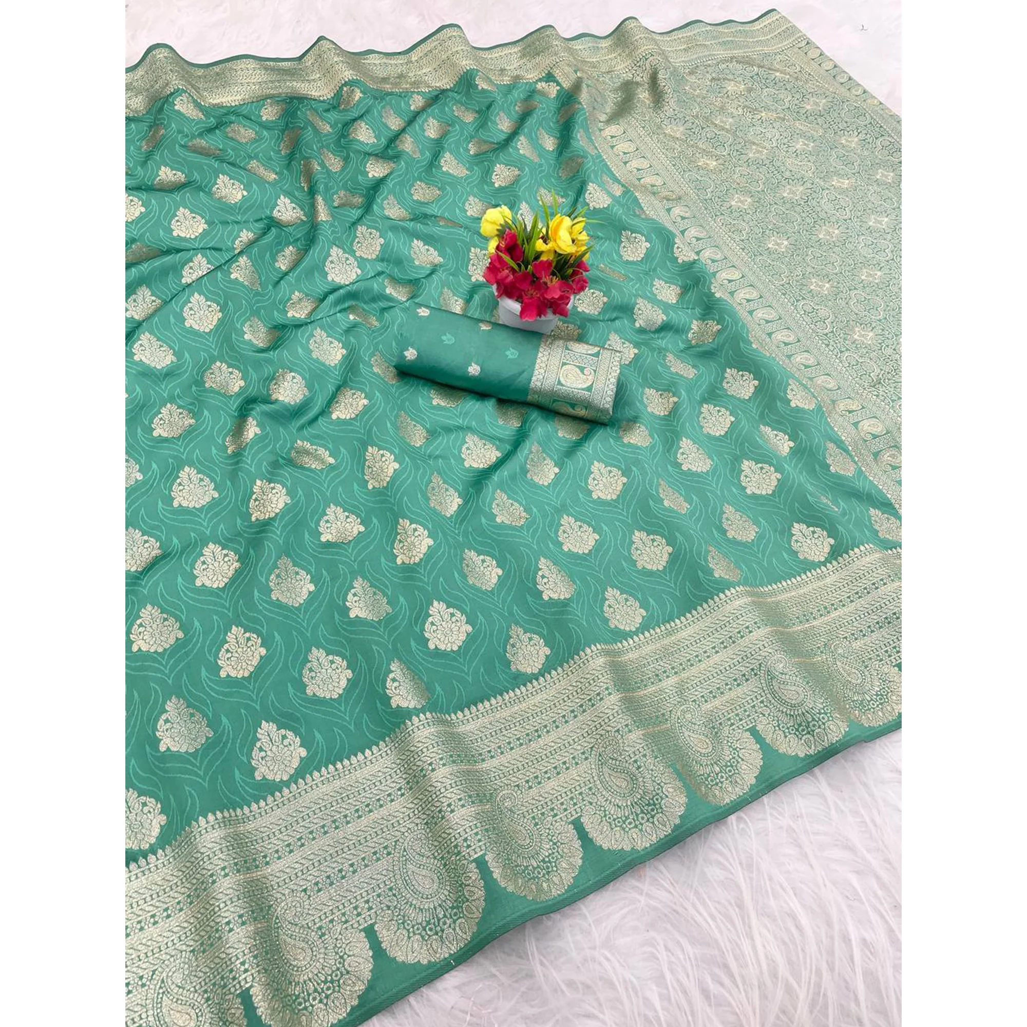 Rama Green Floral Zari Woven Pure Banarasi Silk Saree Designed for Luxurious Festive Elegance - Image 3