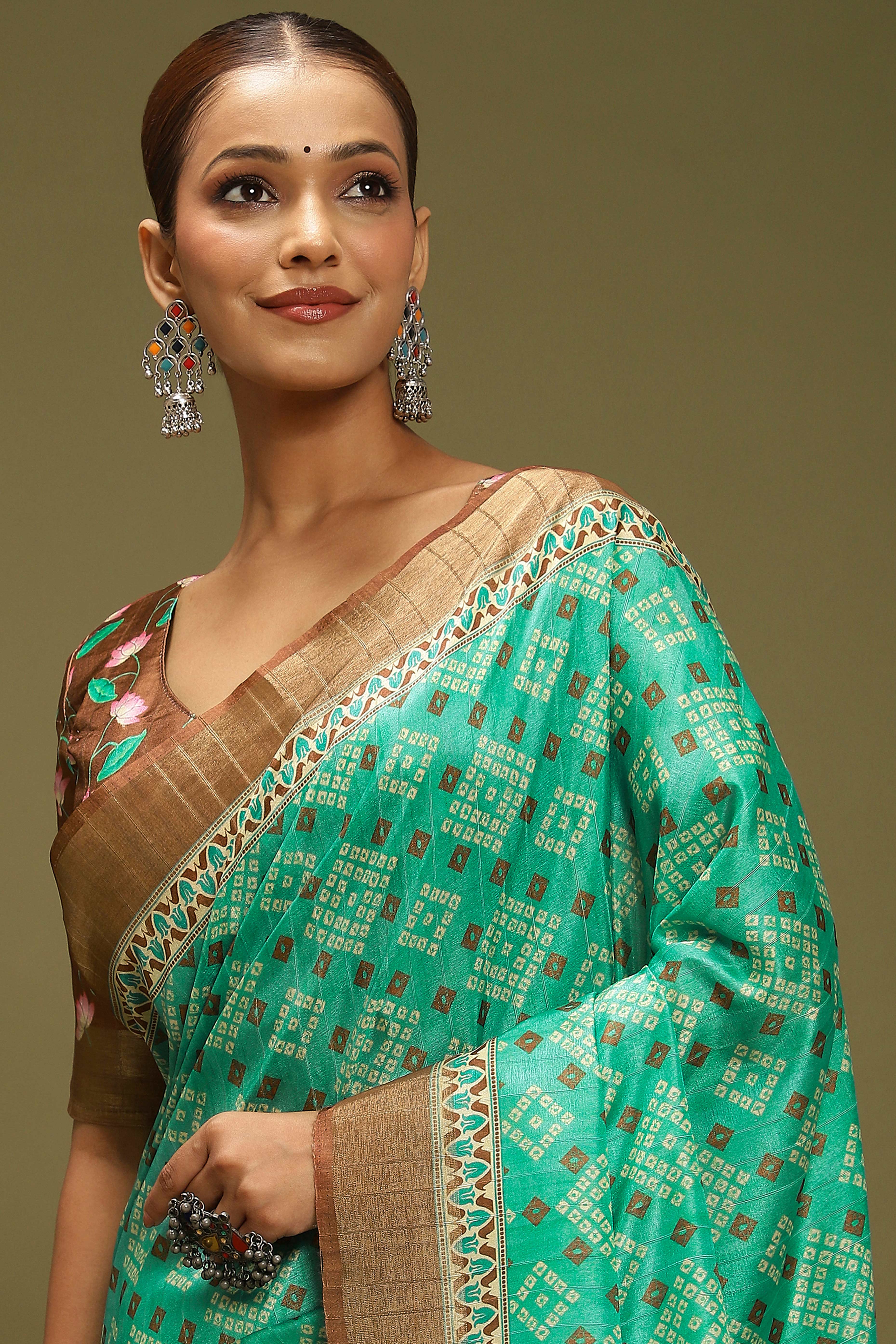Rama Green Silk Blend Saree Decorated with Vibrant Bandhani Prints and Festive Detailing - Image 6