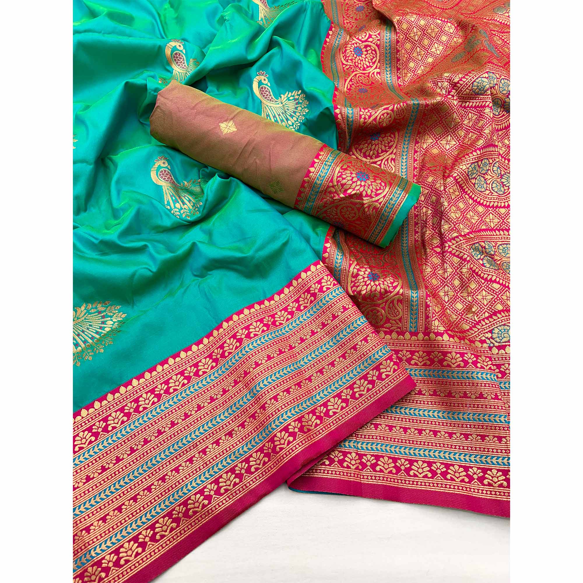 Rama Green Woven Pure Silk Saree - Image 3