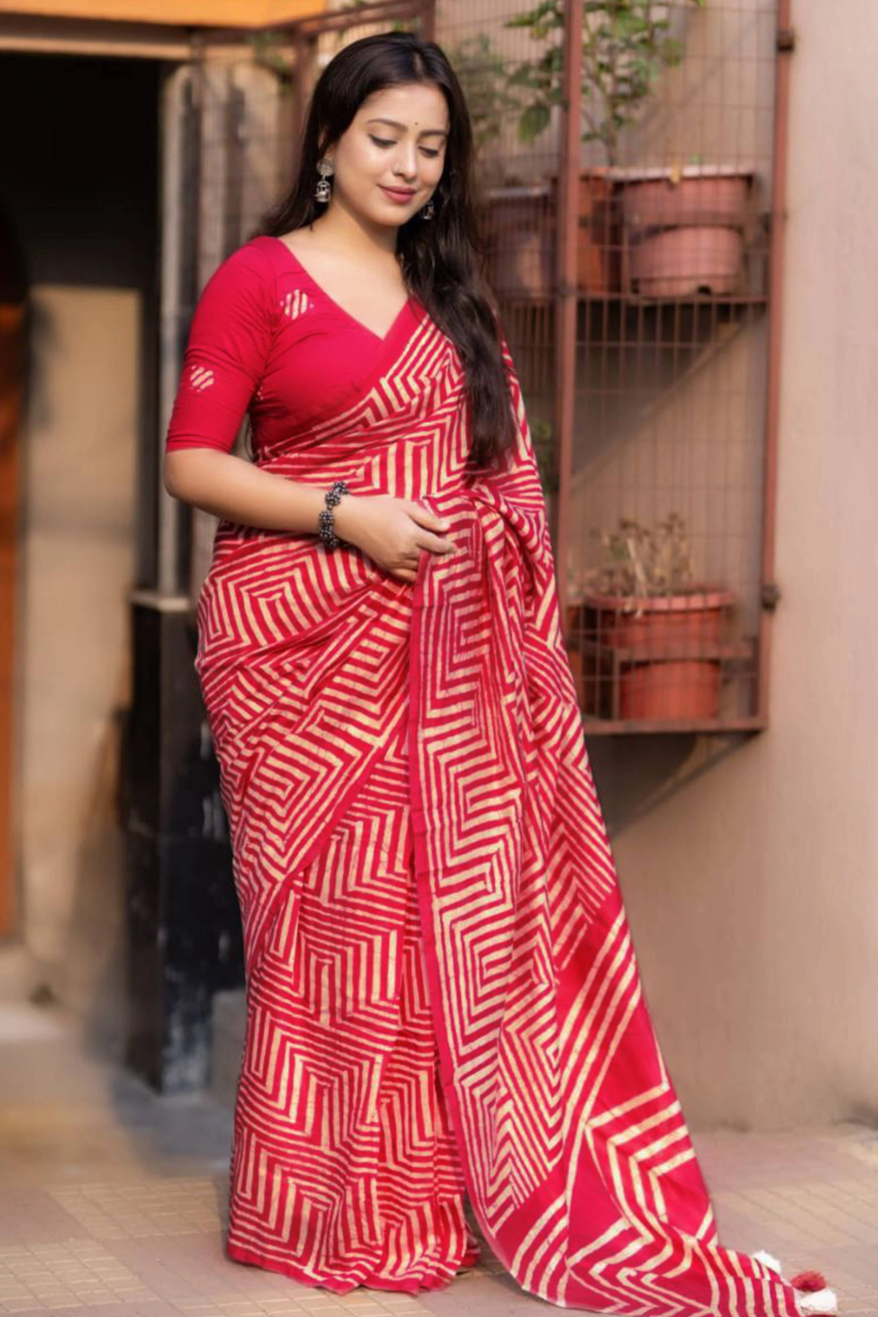 Rani Pink Digital Printed Linen Cotton Saree - Image 4