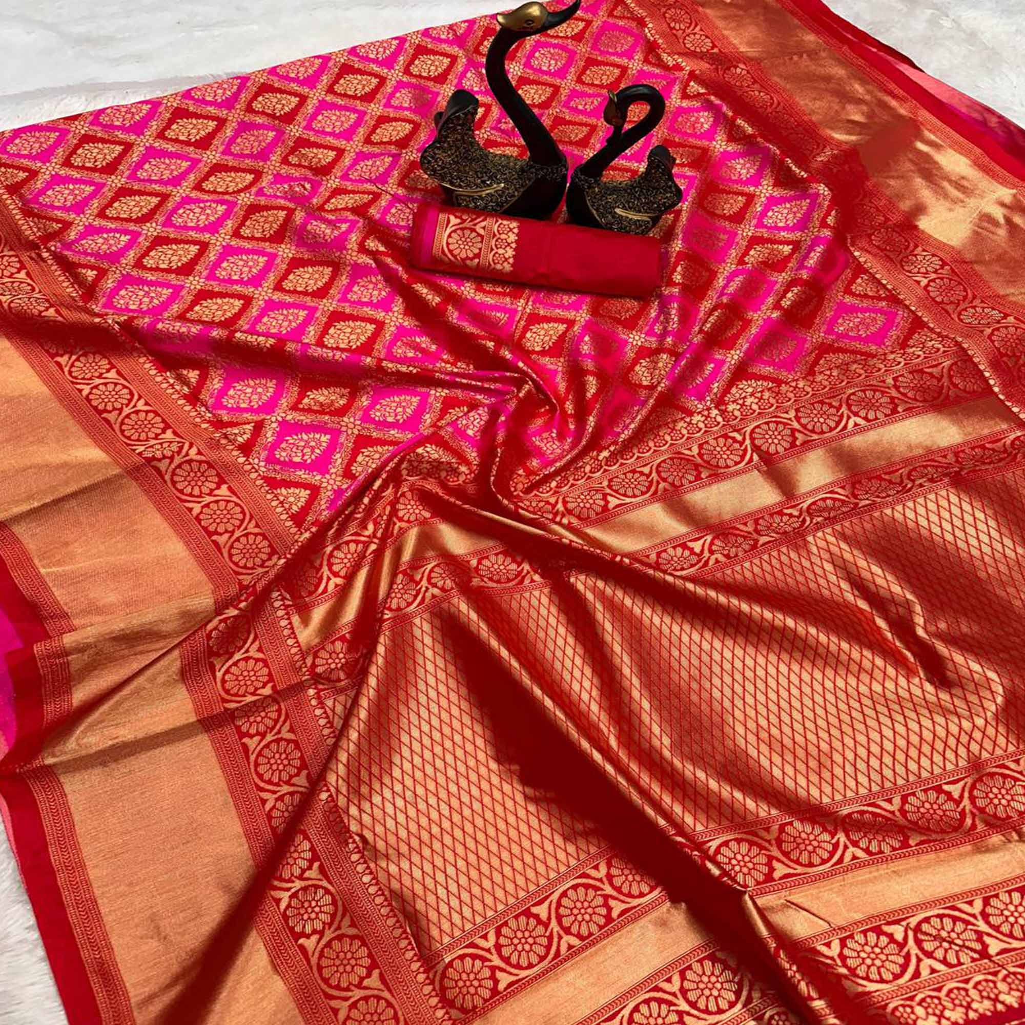 Rani Pink Floral Woven Lichi Banarasi Silk Saree - Image 3