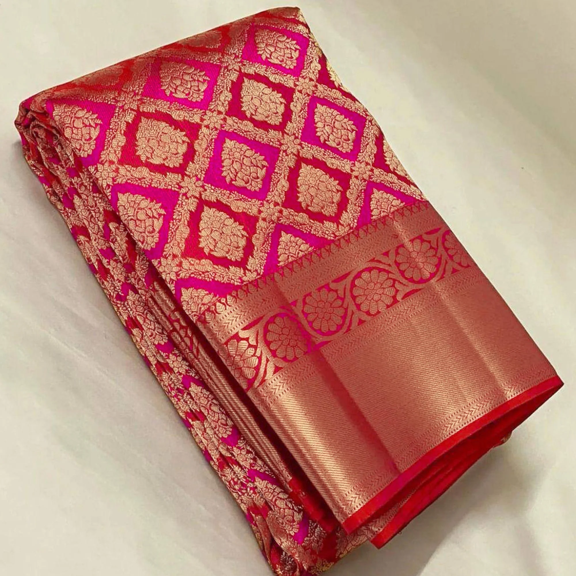 Rani Pink Floral Woven Lichi Banarasi Silk Saree - Image 5