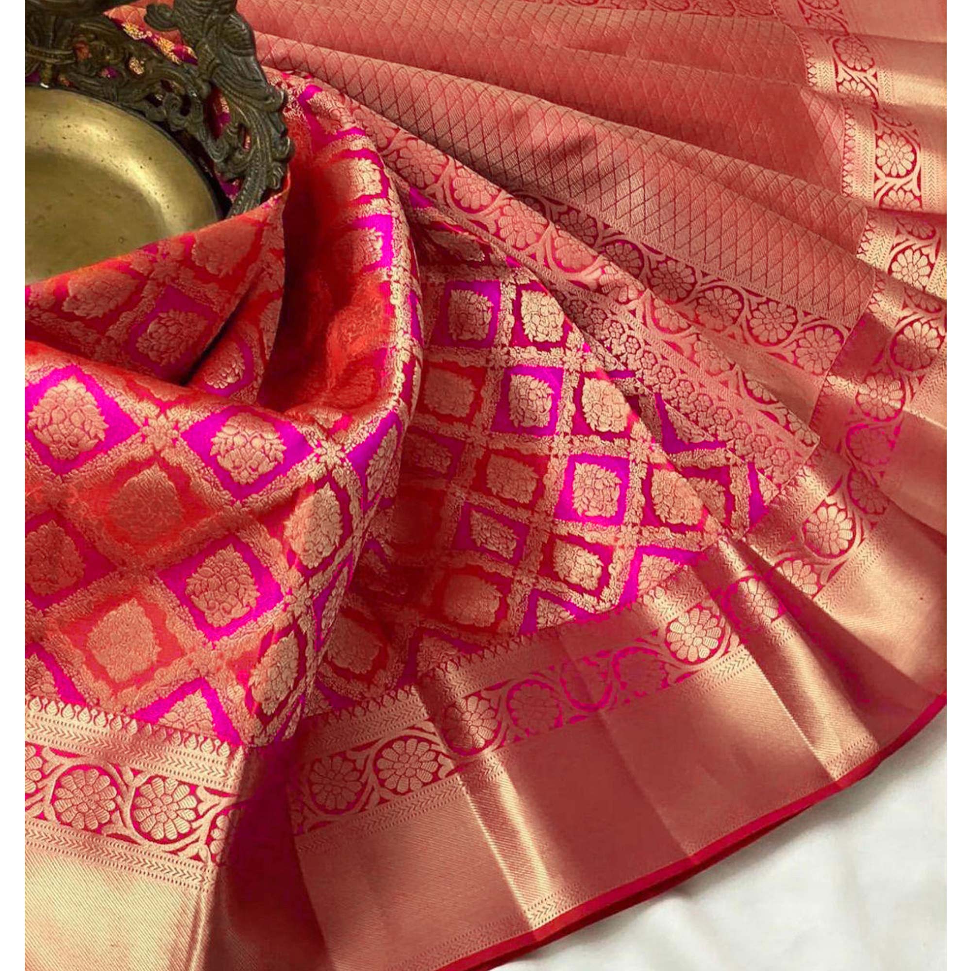 Rani Pink Floral Woven Lichi Banarasi Silk Saree - Image 7