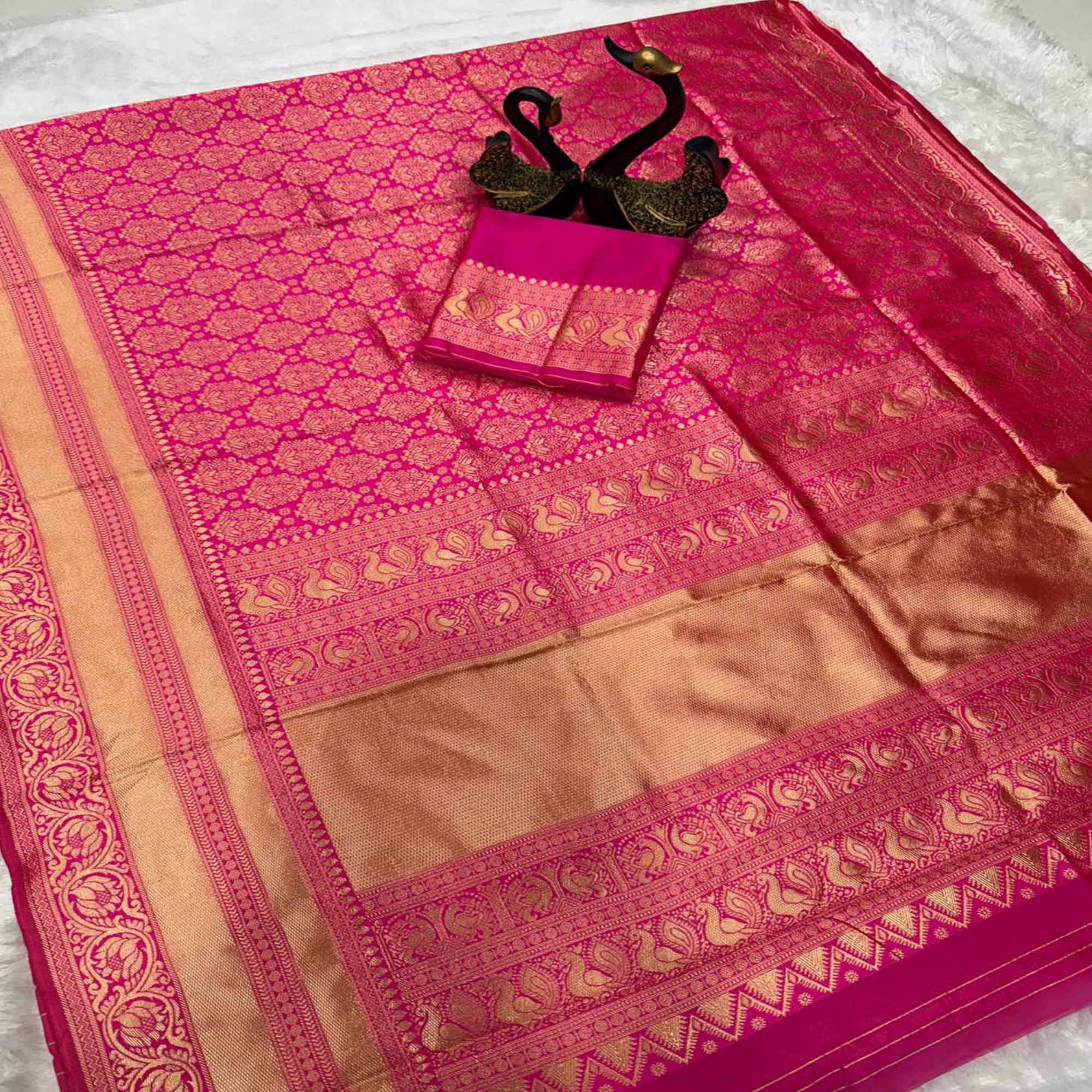 Rani Pink Floral Woven Lichi Banarasi Silk Saree - Image 2