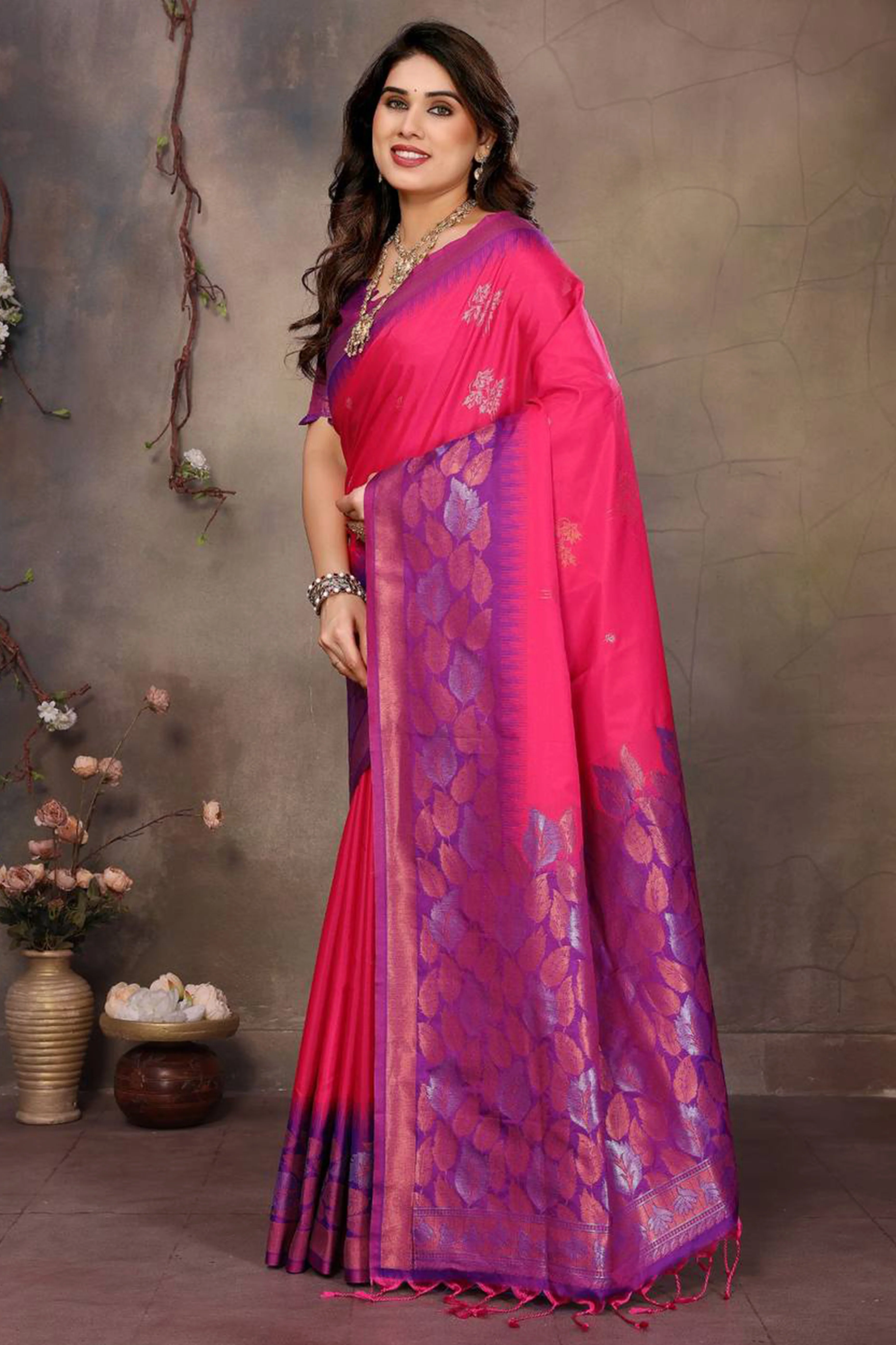Rani Pink Leaf & Floral Motif Banarasi Silk Saree With Luxurious Zari Weaving Two Tone Weaving - Image 3