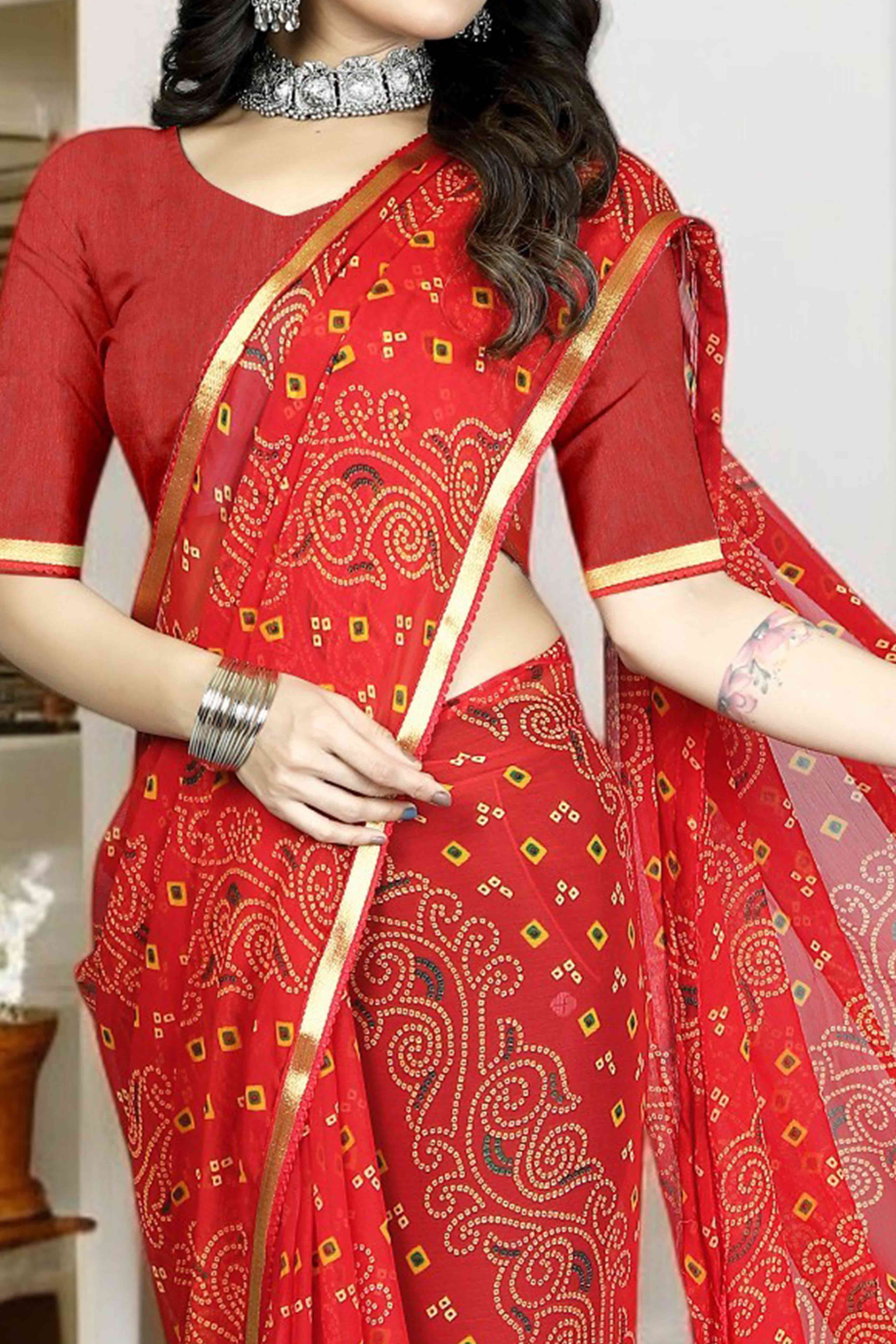 Red Bandhani Printed Chiffon Saree With Lace Border - Image 2