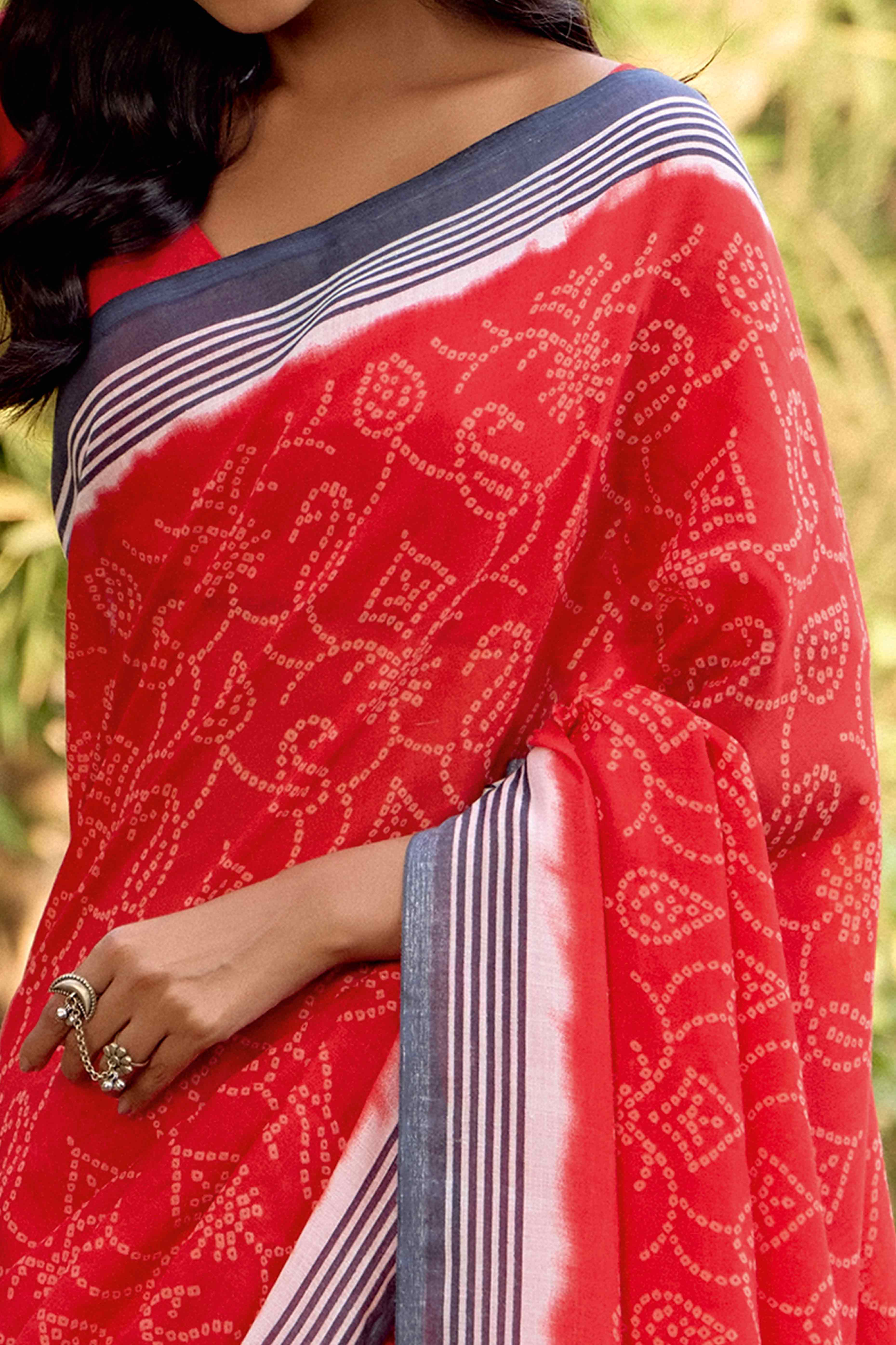 Red Bandhani Printed Linen Saree - Image 2