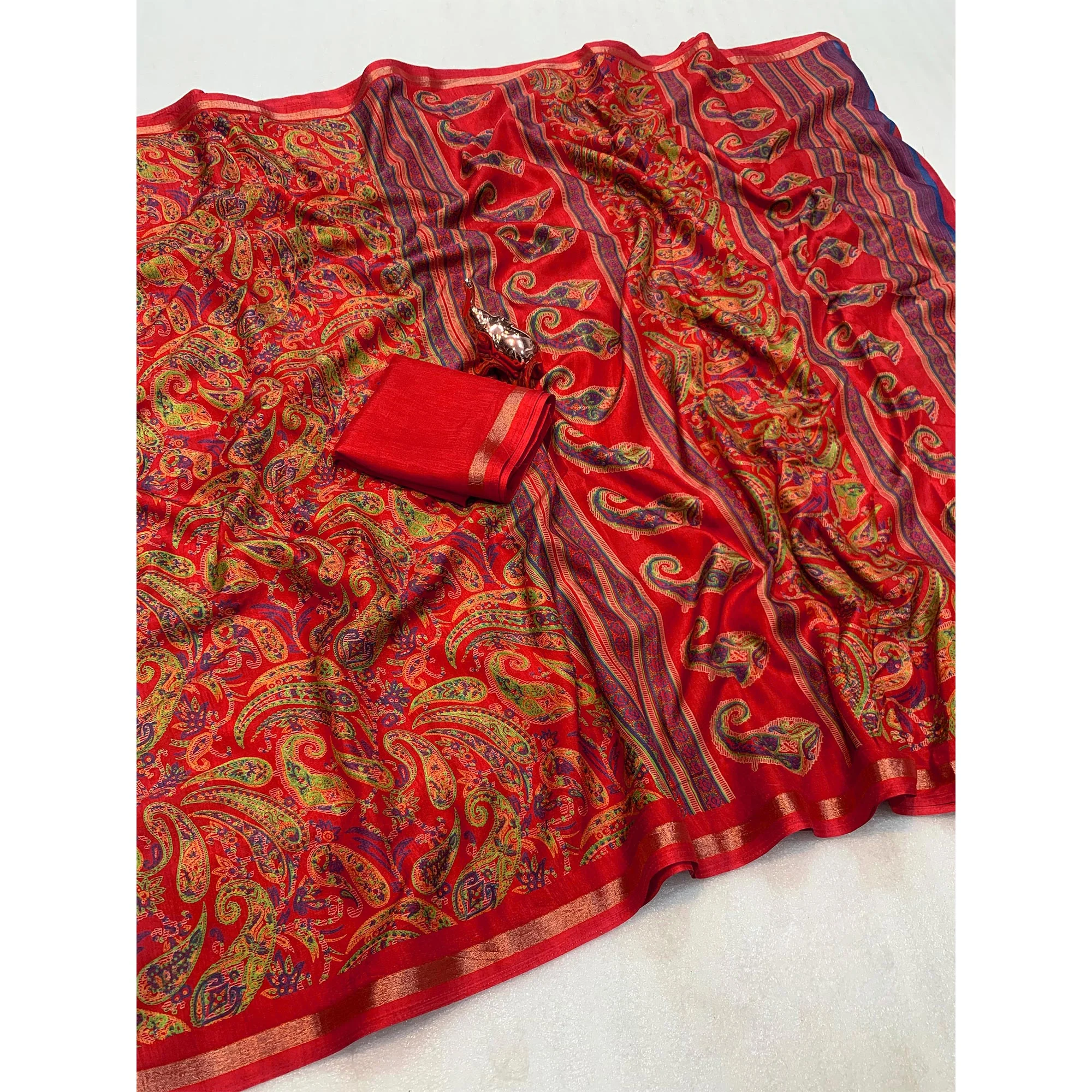 Red Cotton Blend Saree with Ethnic Kashmiri-Inspired Paisley Design - Image 3