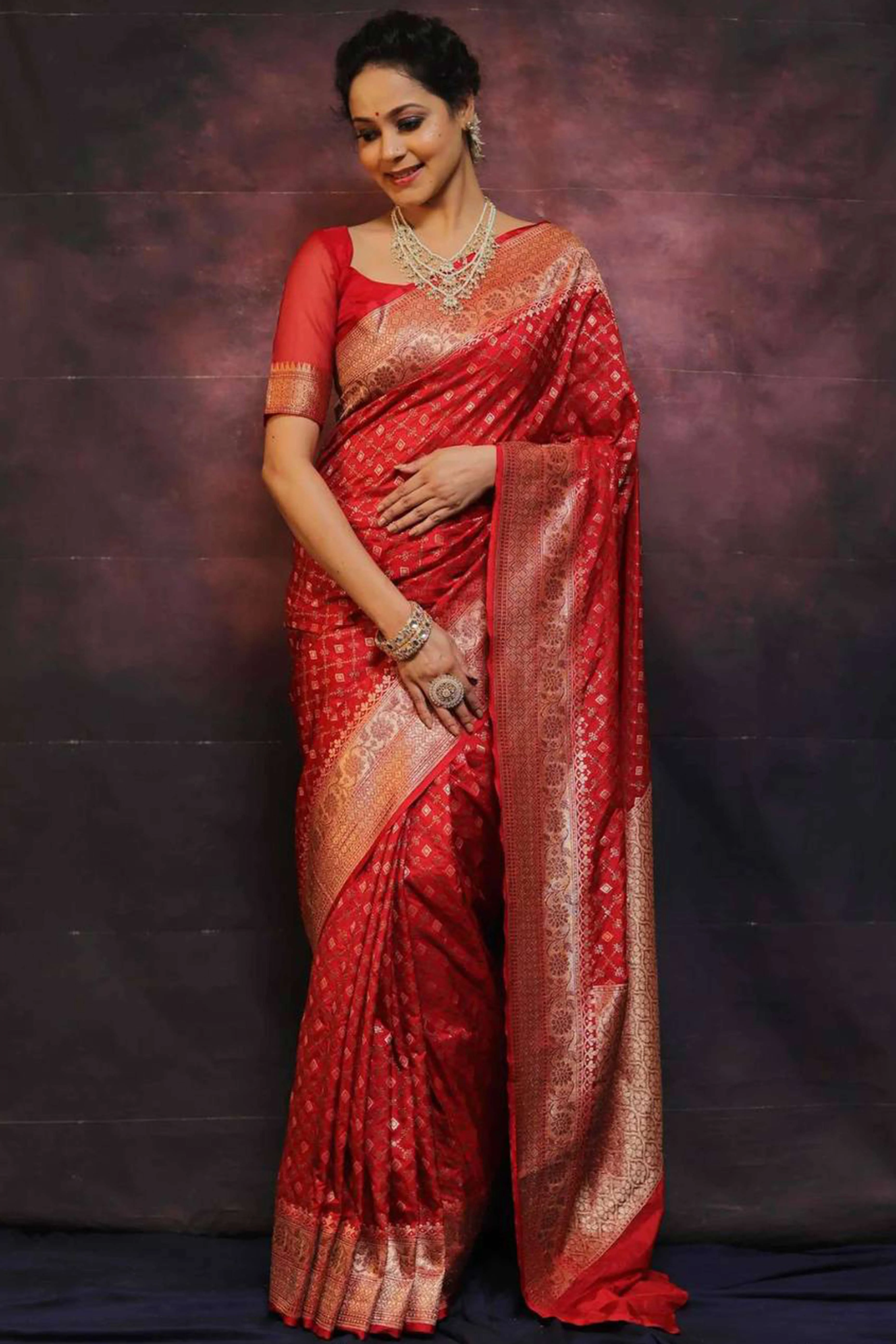 Red Floral Woven Lichi Banarasi Silk Saree - Image 3