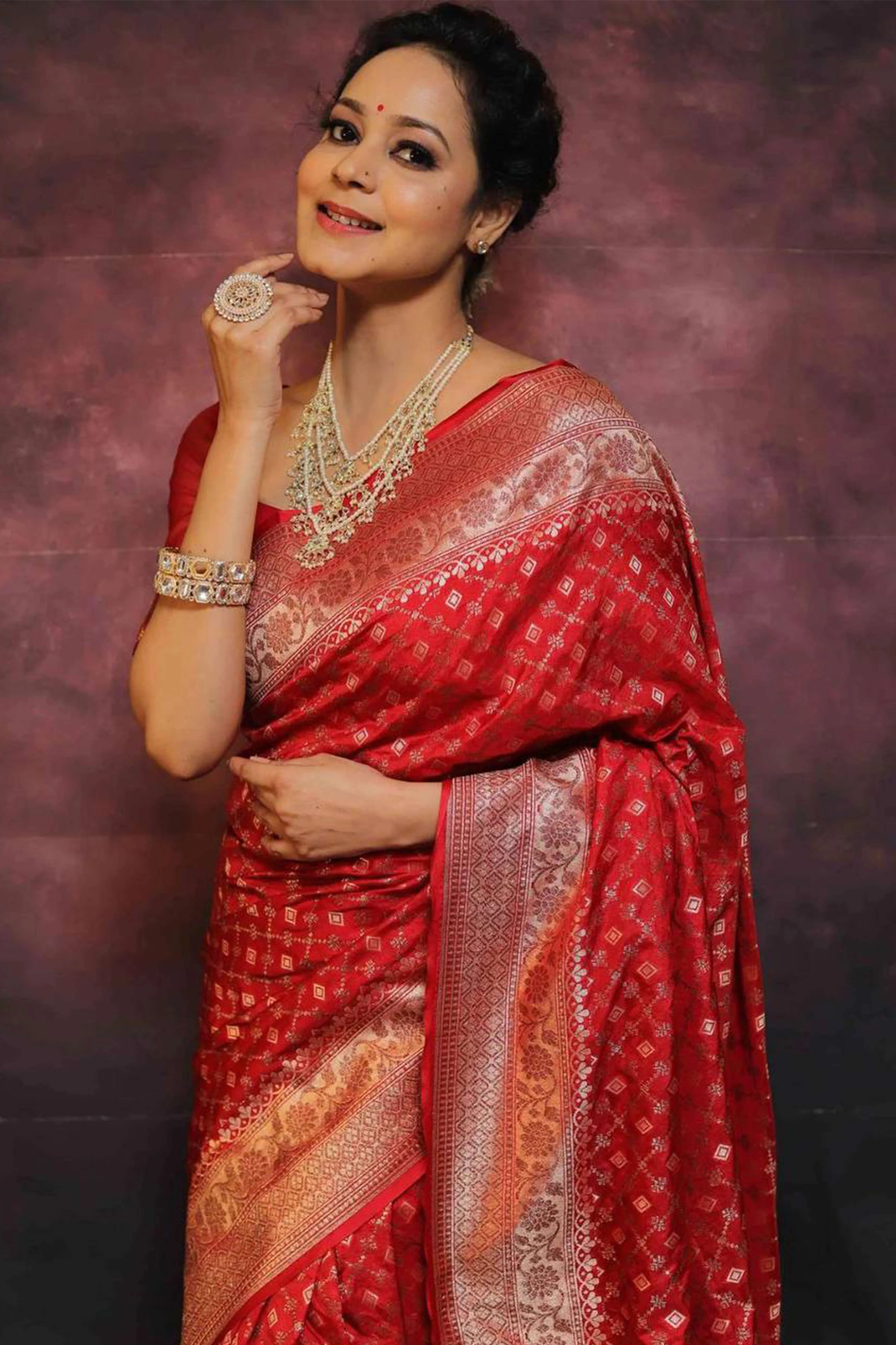 Red Floral Woven Lichi Banarasi Silk Saree - Image 6