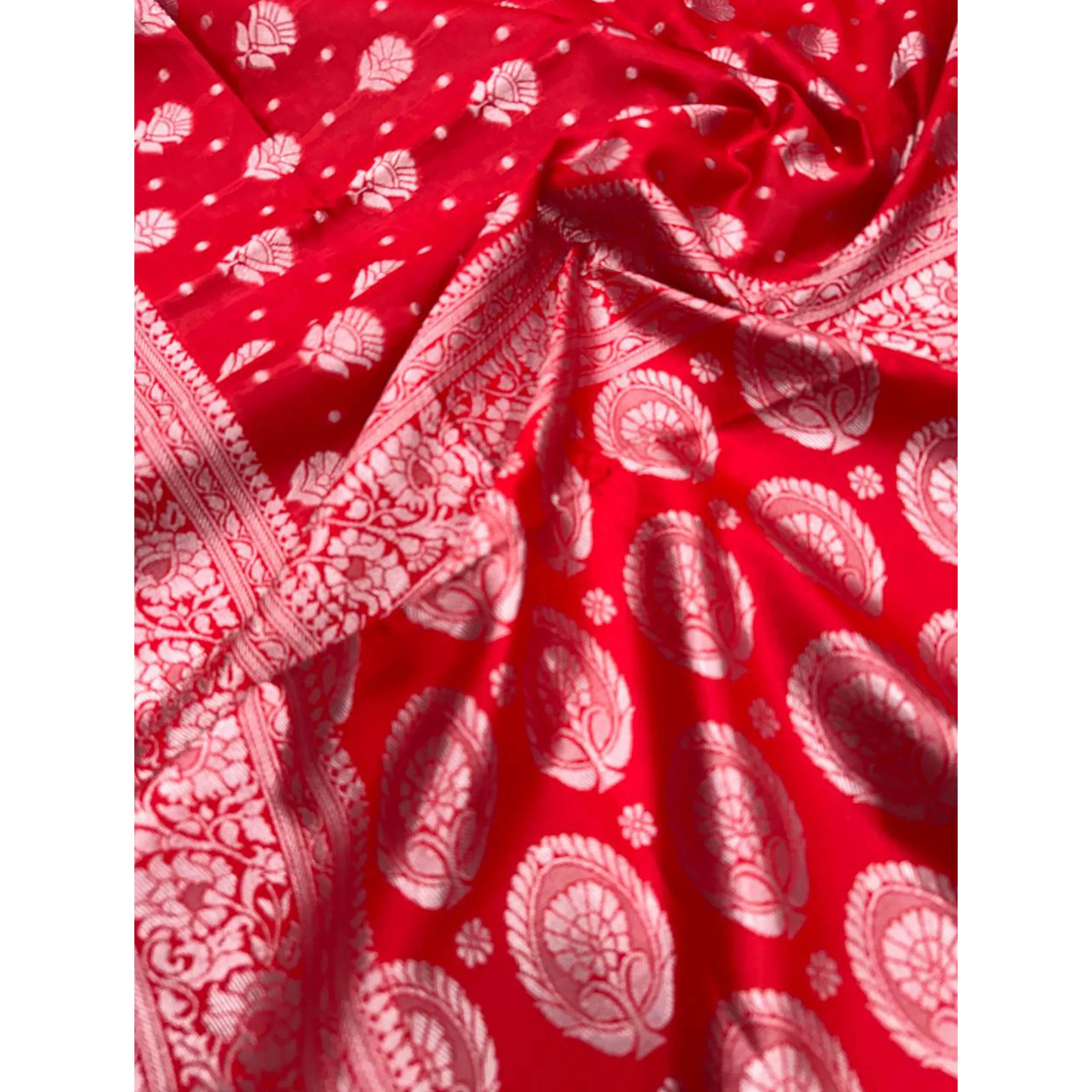 Red Floral Woven Lichi Banarasi Silk Saree - Image 5