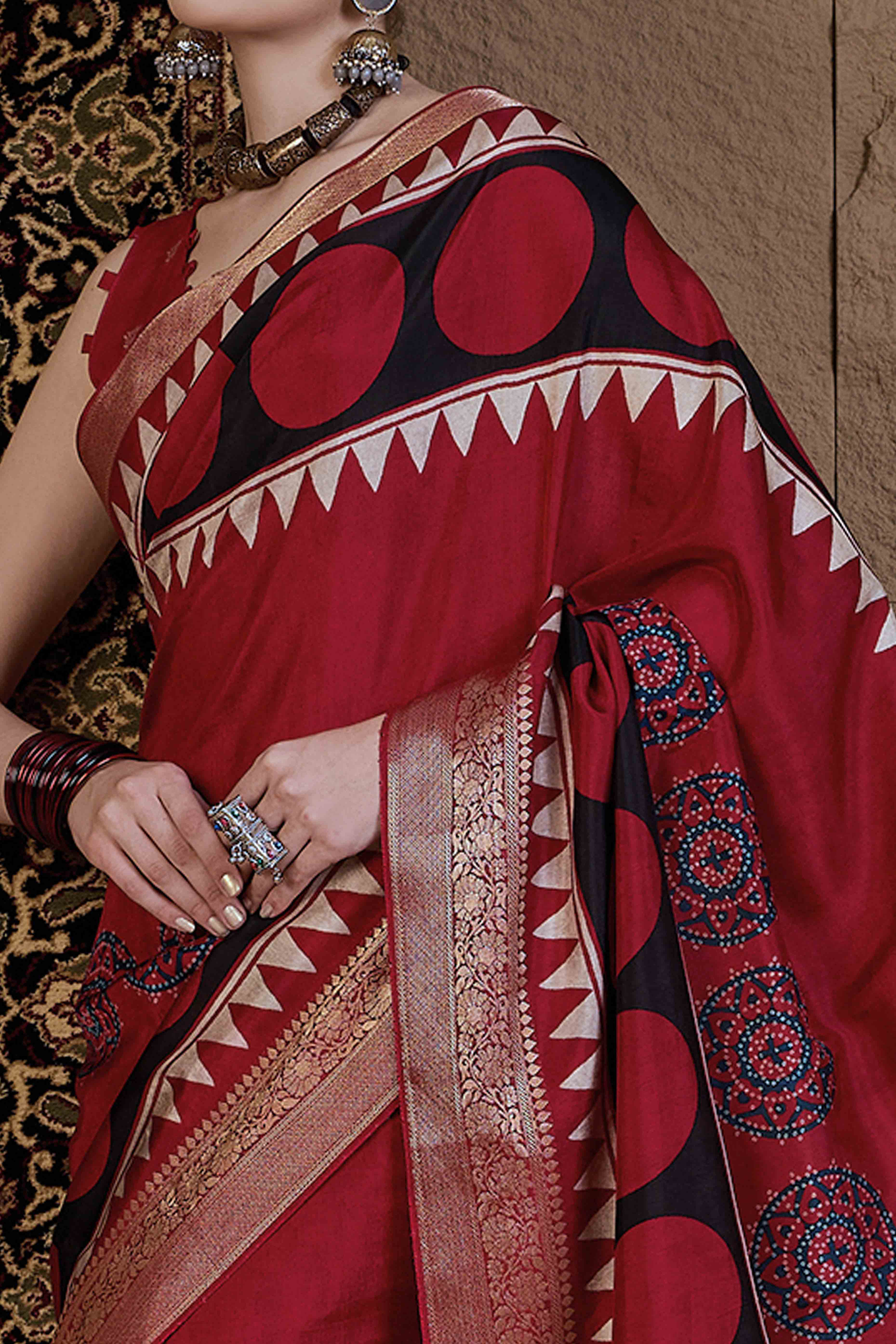 Red Geometric Printed Viscose Saree - Image 2