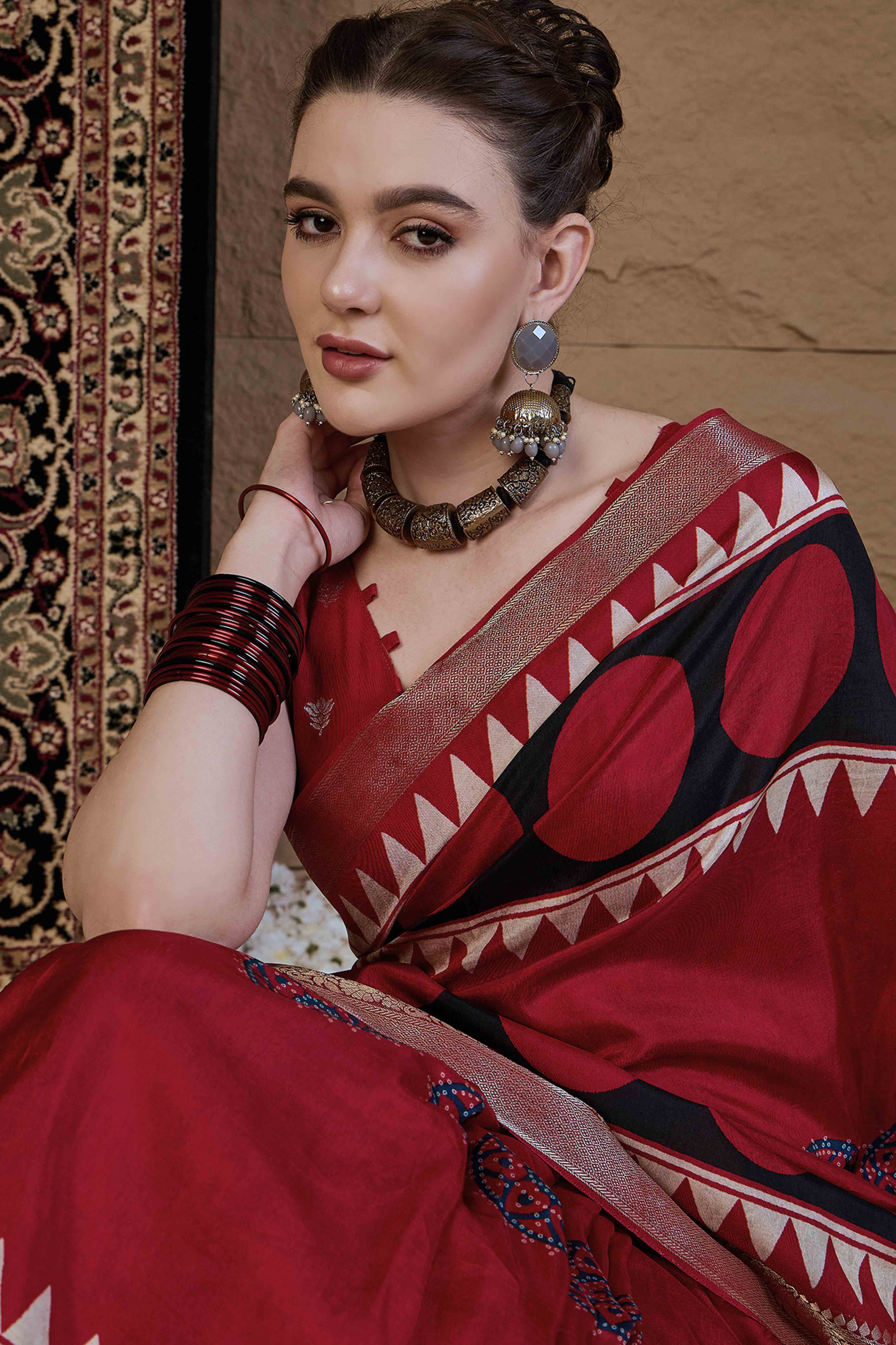 Red Geometric Printed Viscose Saree - Image 6