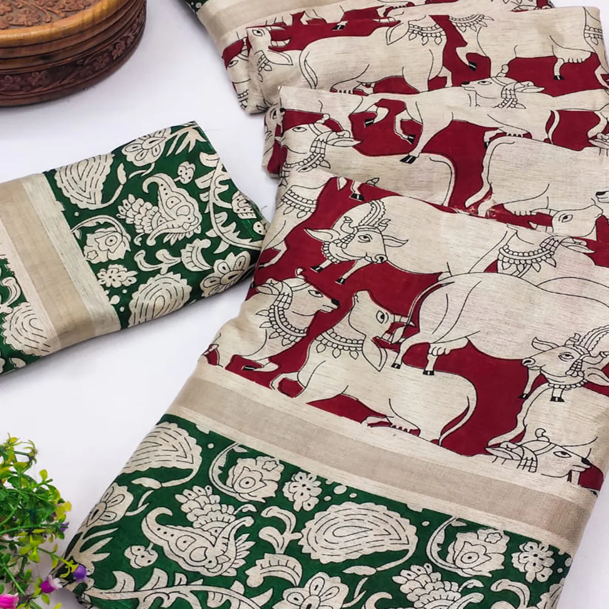 Red & Green Cotton Blend Saree Featuring Artistic Animal And Floral Print Fusion - Image 2