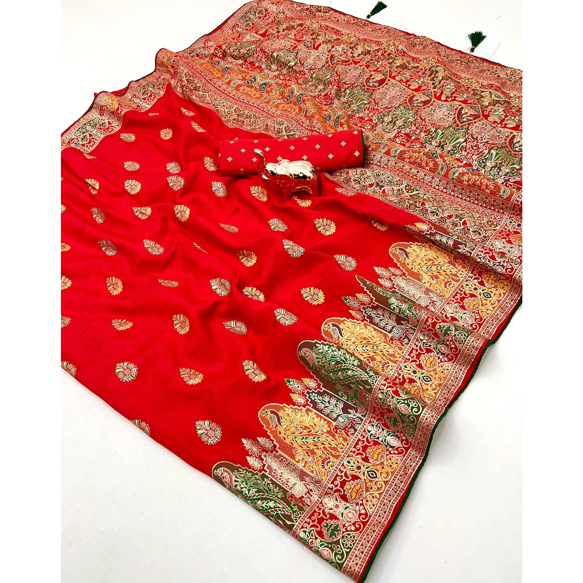 Red Luxury Pure Silk Saree Crafted With Floral Meenakari Foil Print & Trendy Tassel Pallu - Image 3