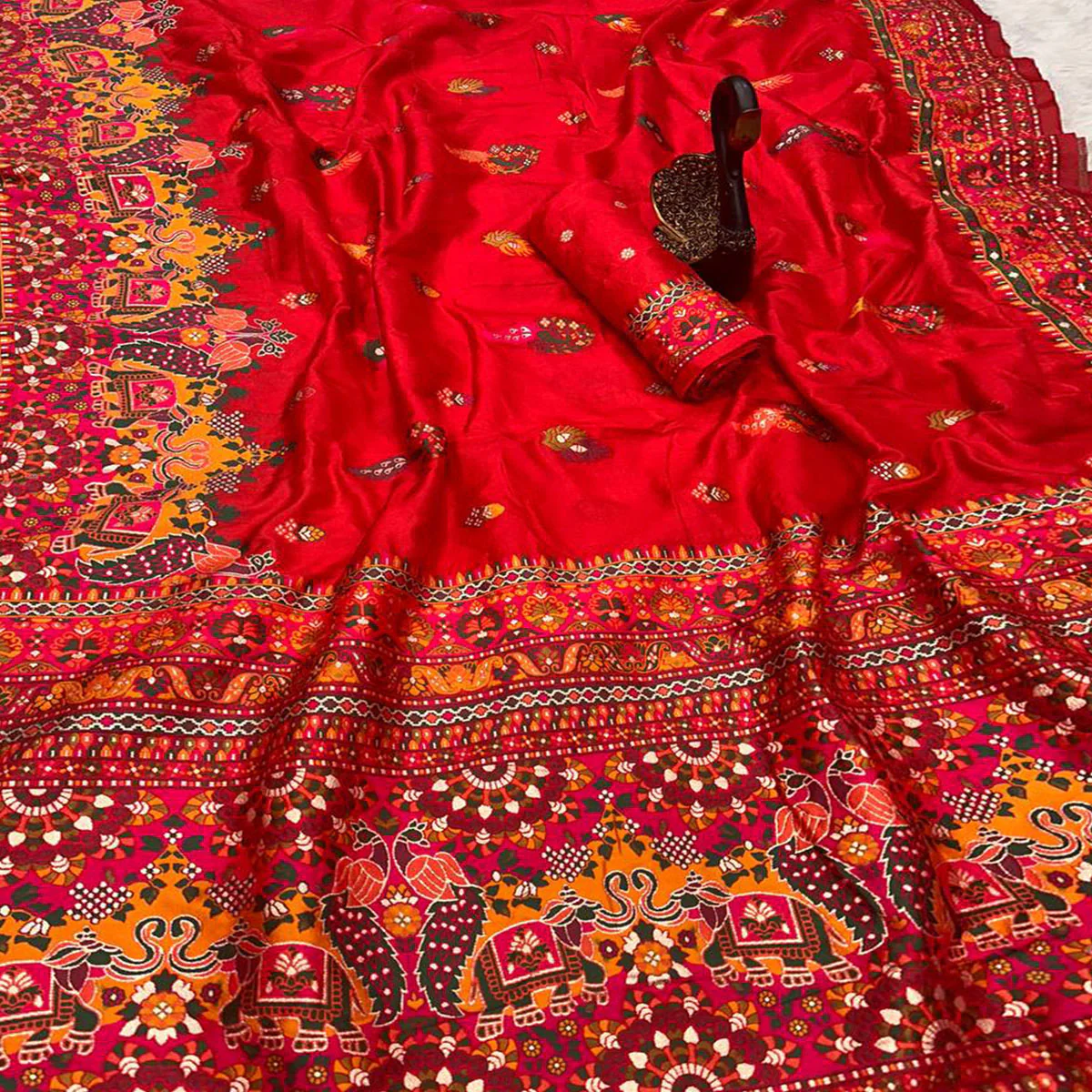 Red Pashmina Silk Weaving Saree Designed in Classic Rajwadi Style for Festive Wear - Image 2