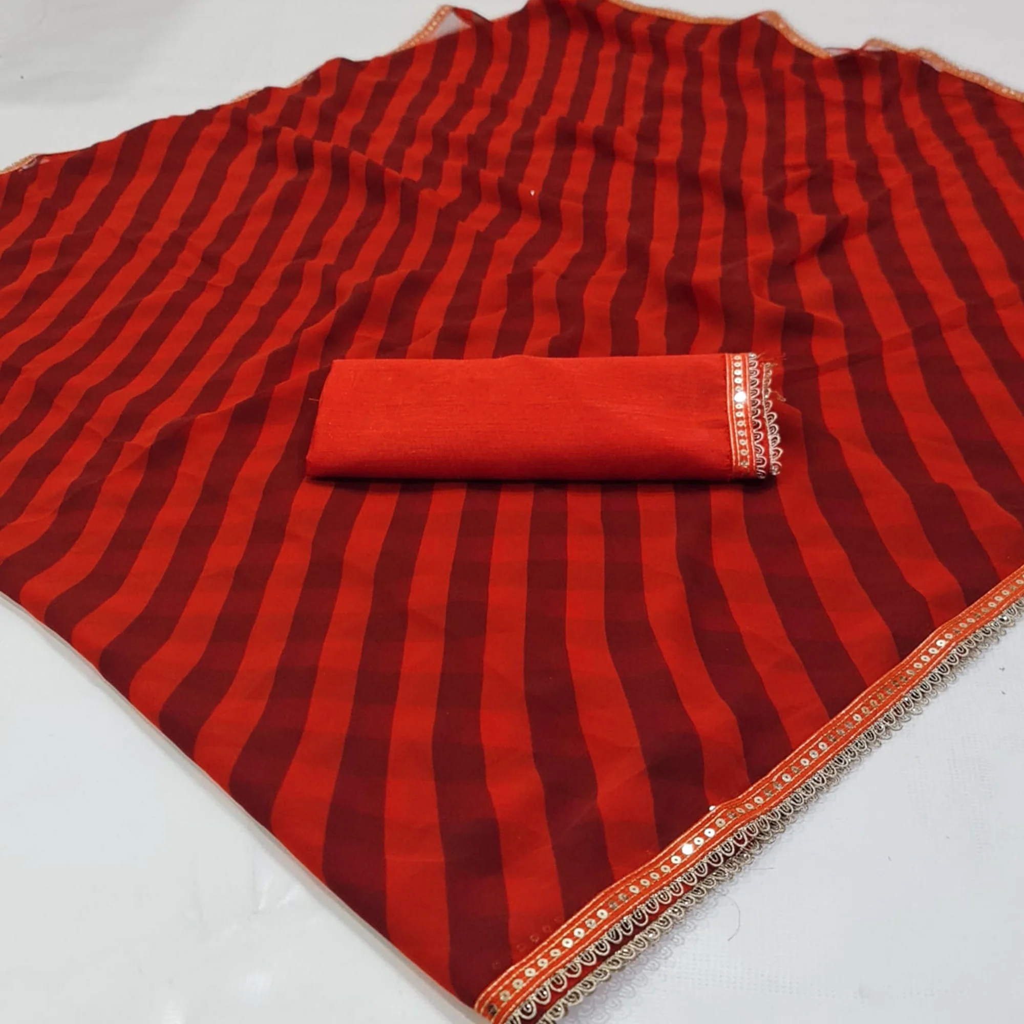 Red Printed Georgette Saree With Lace Border - Image 3