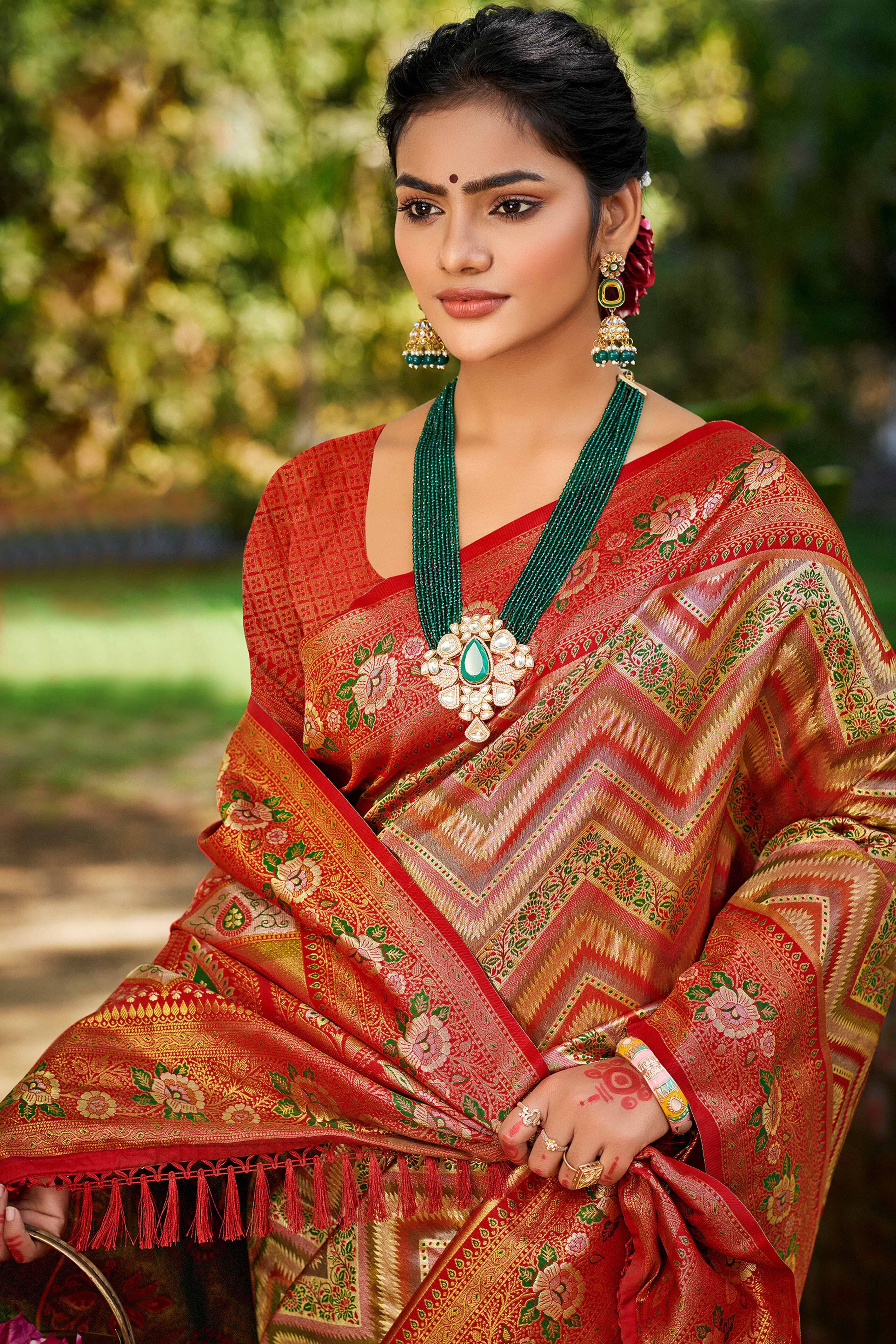 Red Silk Blend Dharmavaram Saree Featuring Floral & Zig Zag Woven Patterns With Tassel Finish - Image 3