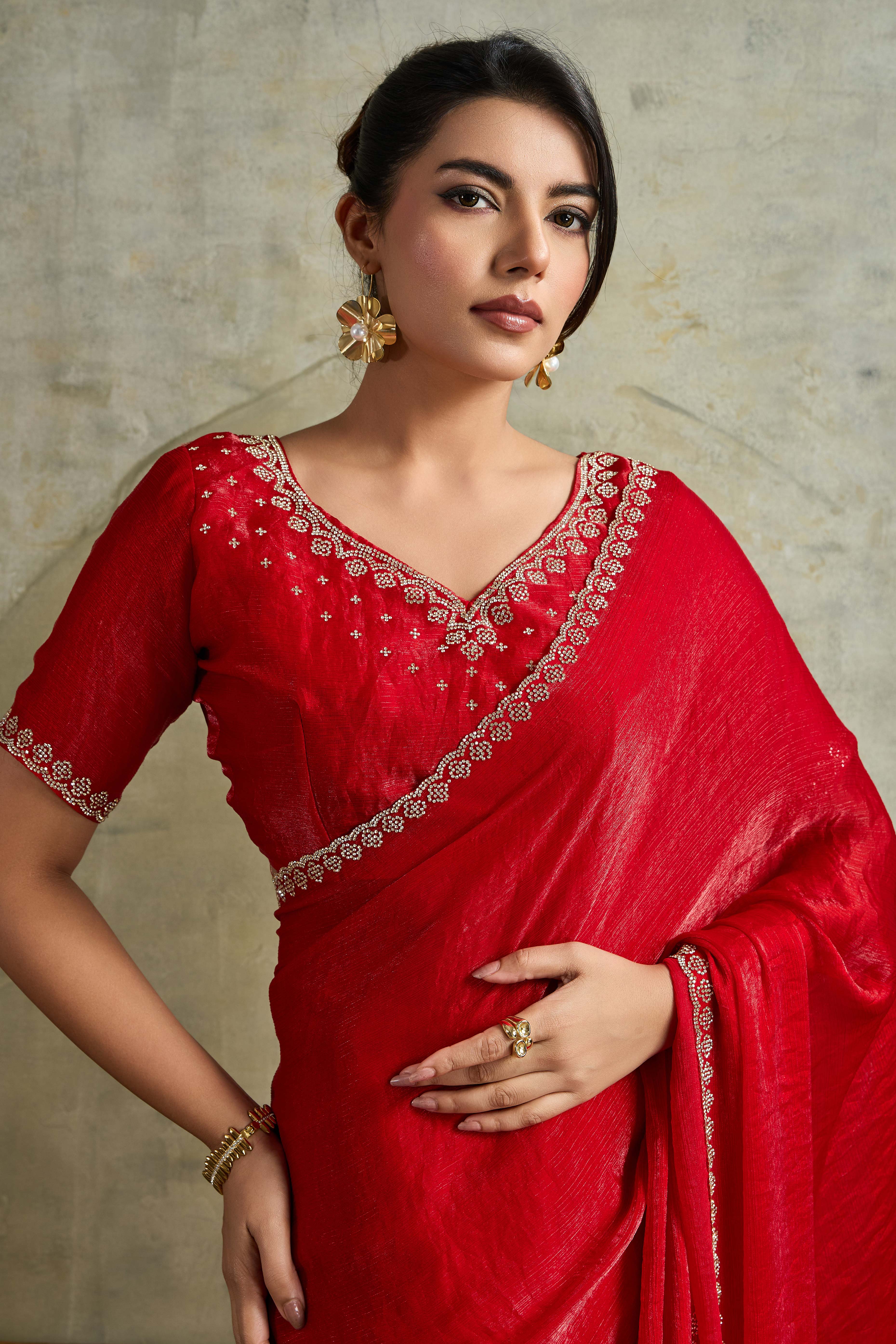 Red Solid Chiffon Saree With Sparkling Zarkan Border & Latkan Pallu - Image 6