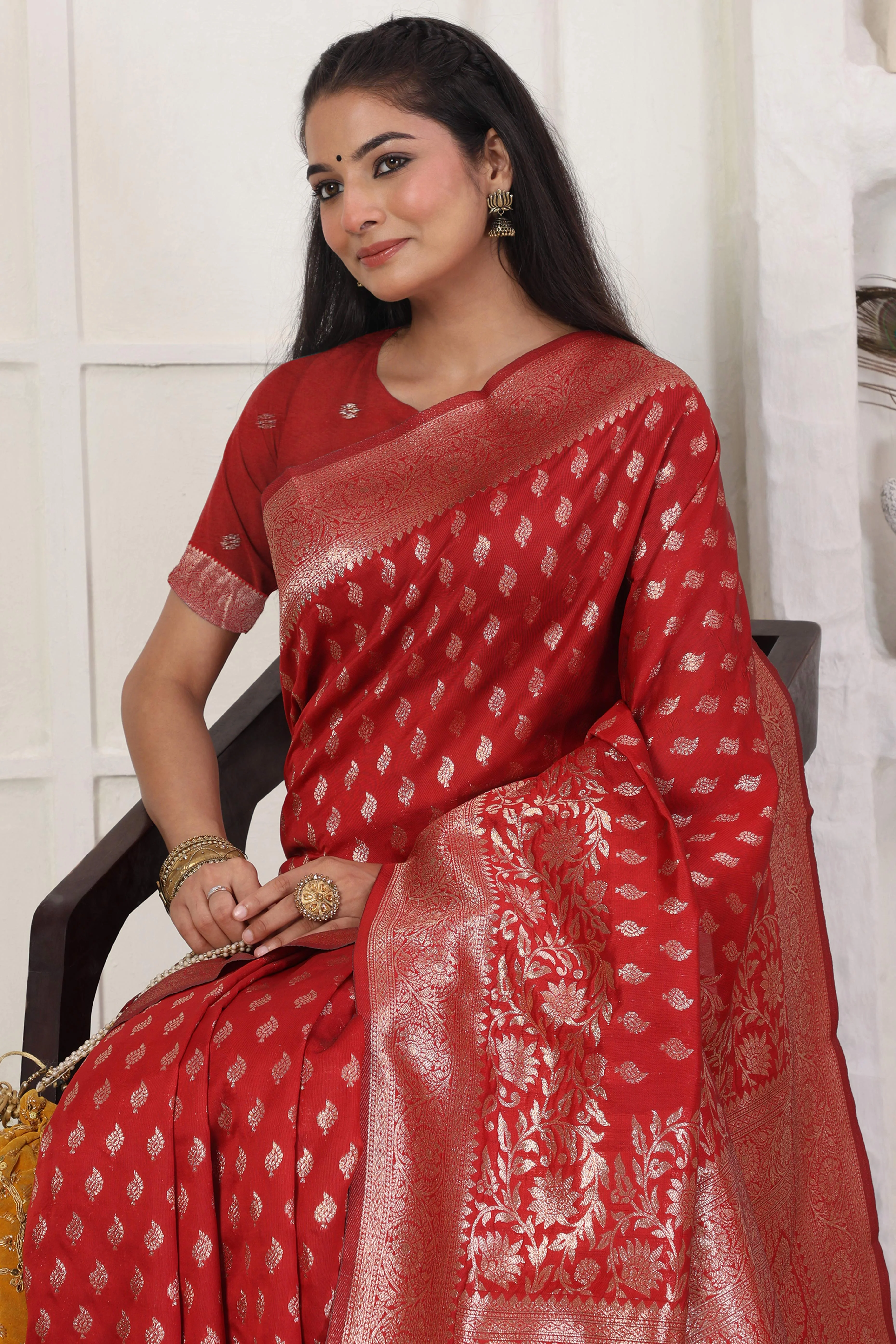 Red Traditional Lichi Silk Blend Saree Enhanced With Floral Zari Weaving & Tassel Pallu - Image 6