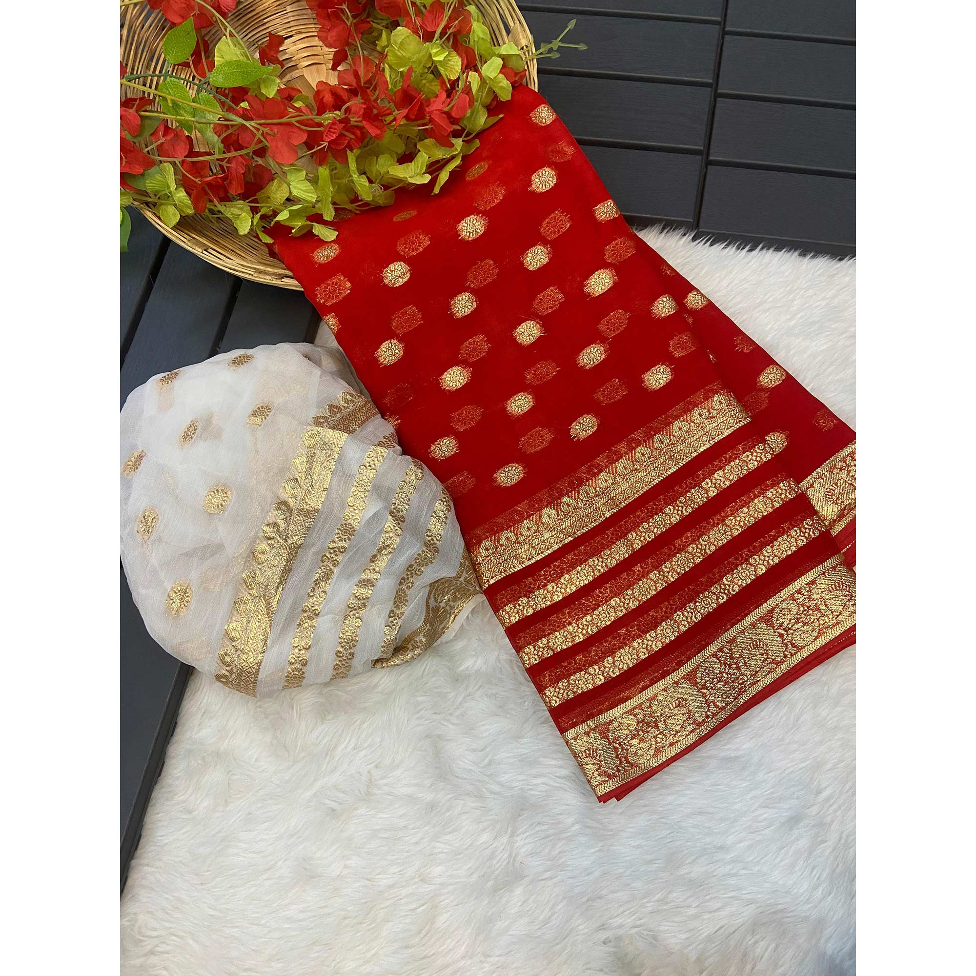 Red & White Zari Weaving Weaving Georgette Saree - Image 3