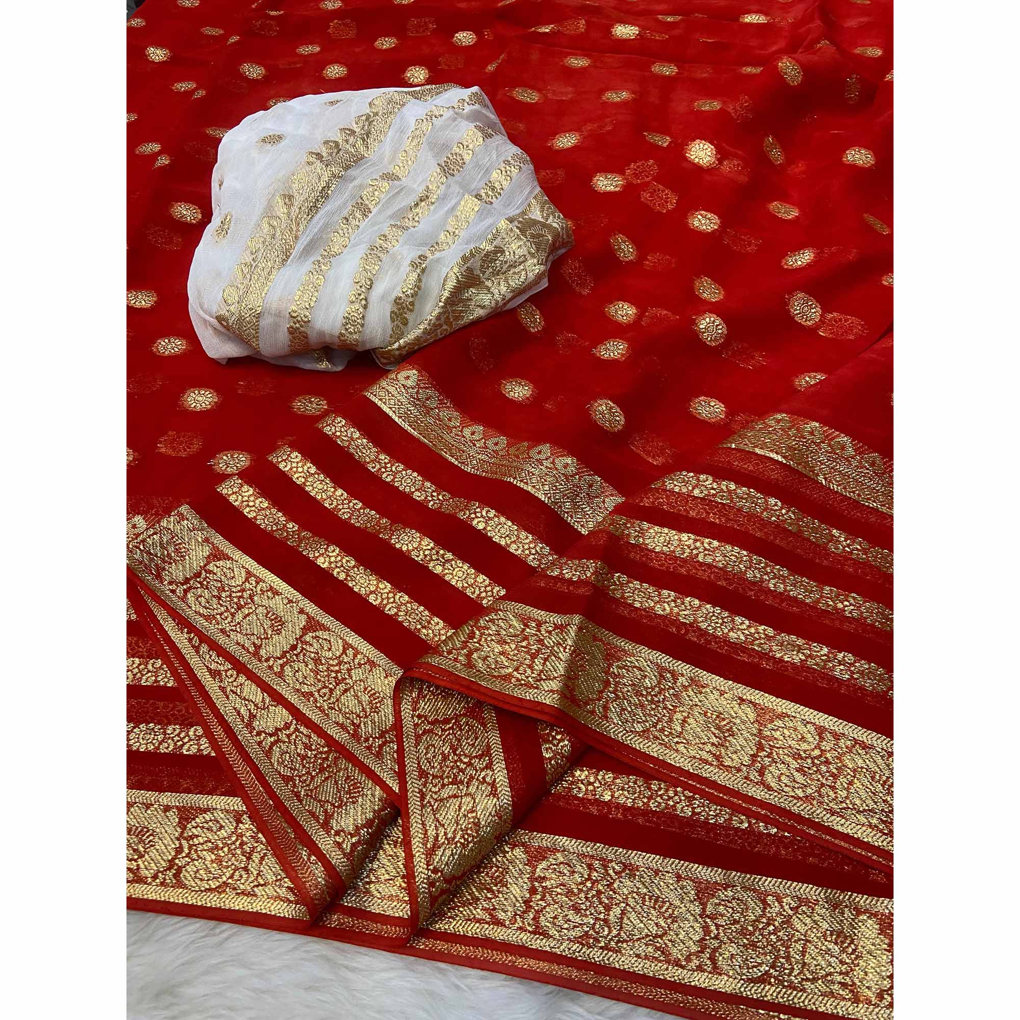 Red & White Zari Weaving Weaving Georgette Saree - Image 4
