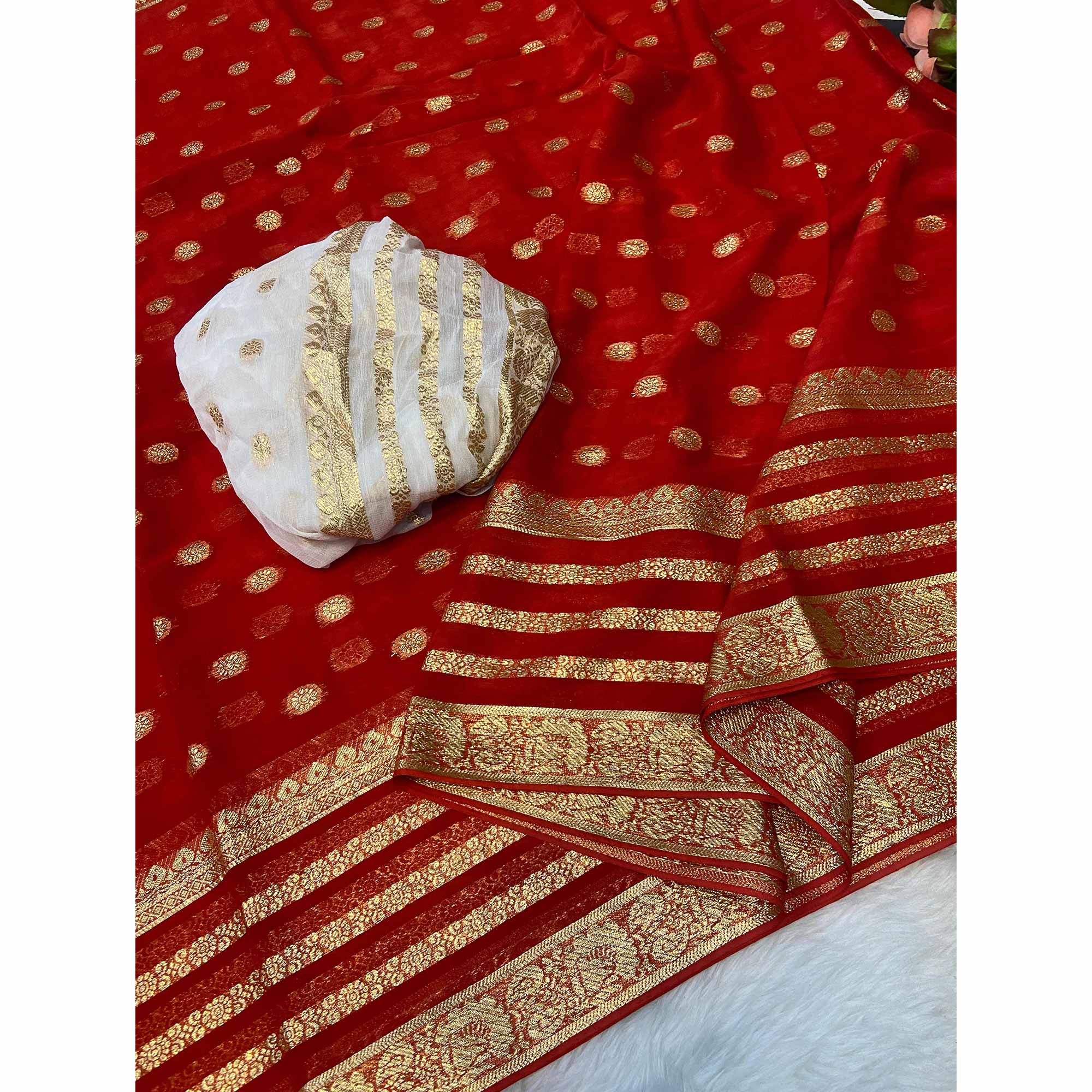 Red & White Zari Weaving Weaving Georgette Saree - Image 5