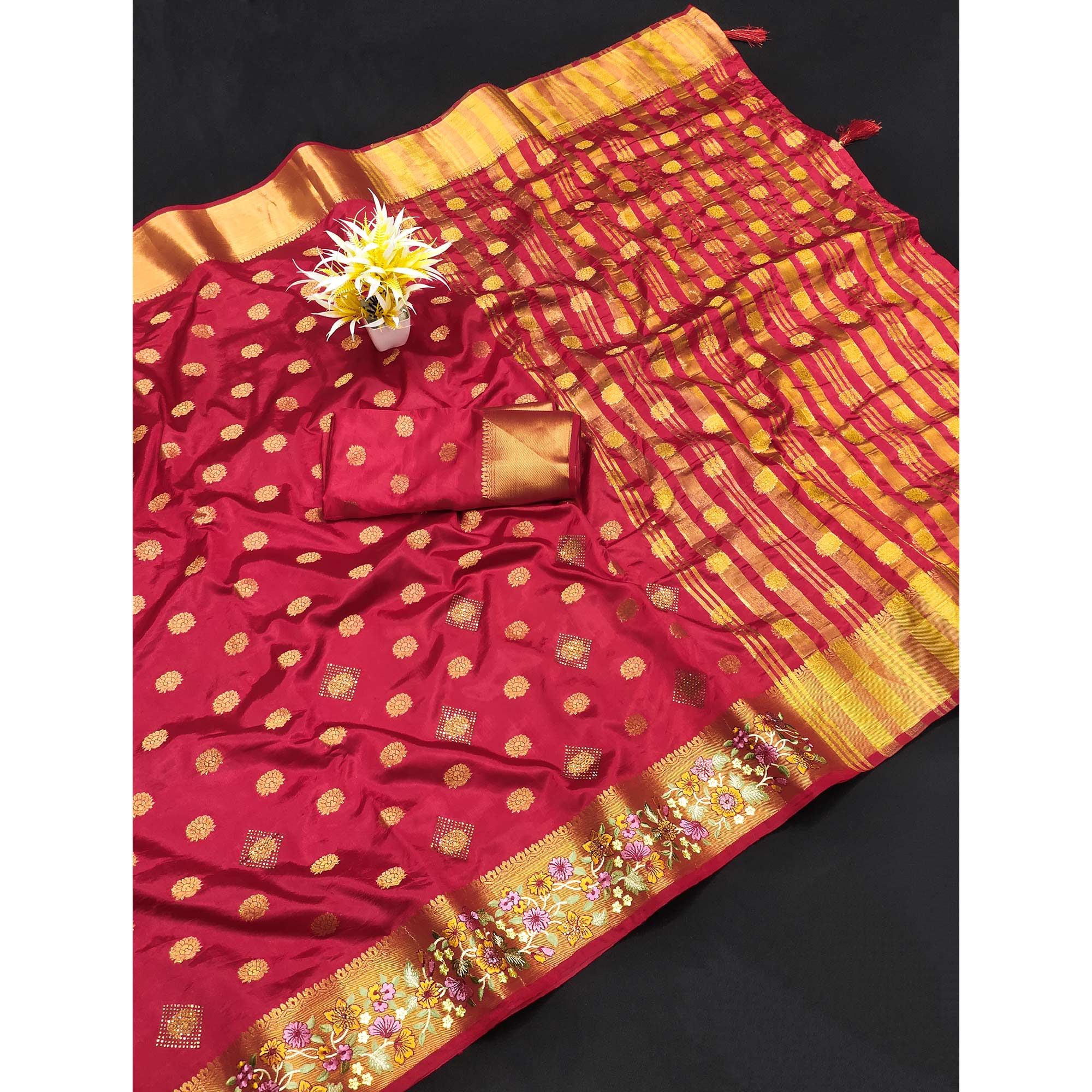 Red Zari Woven Jacquard Saree With Embroidery Border - Image 4