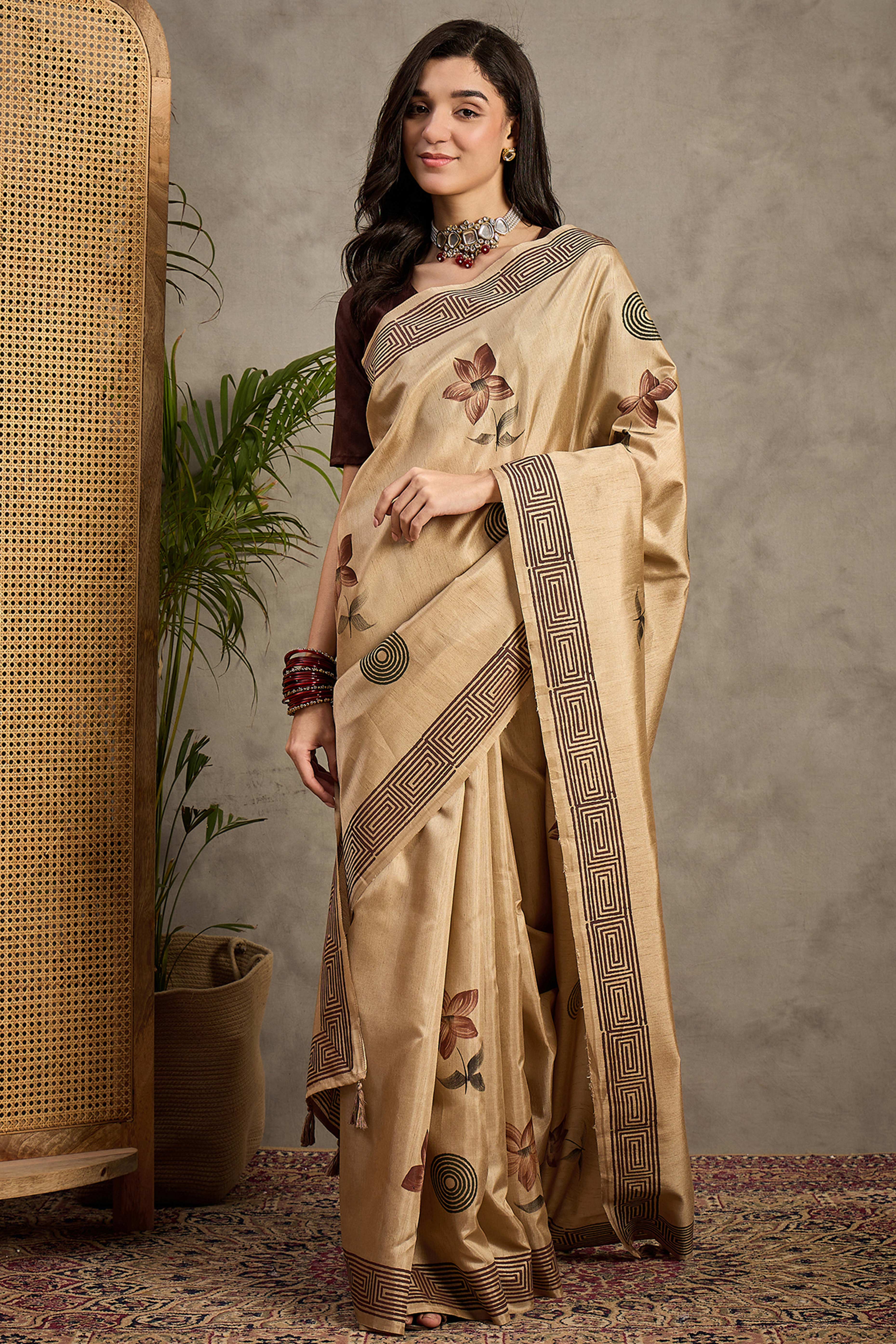 Refined Beige Floral Print Kozi Cotton Silk Saree Highlighted With Tassel Pallu - Image 3