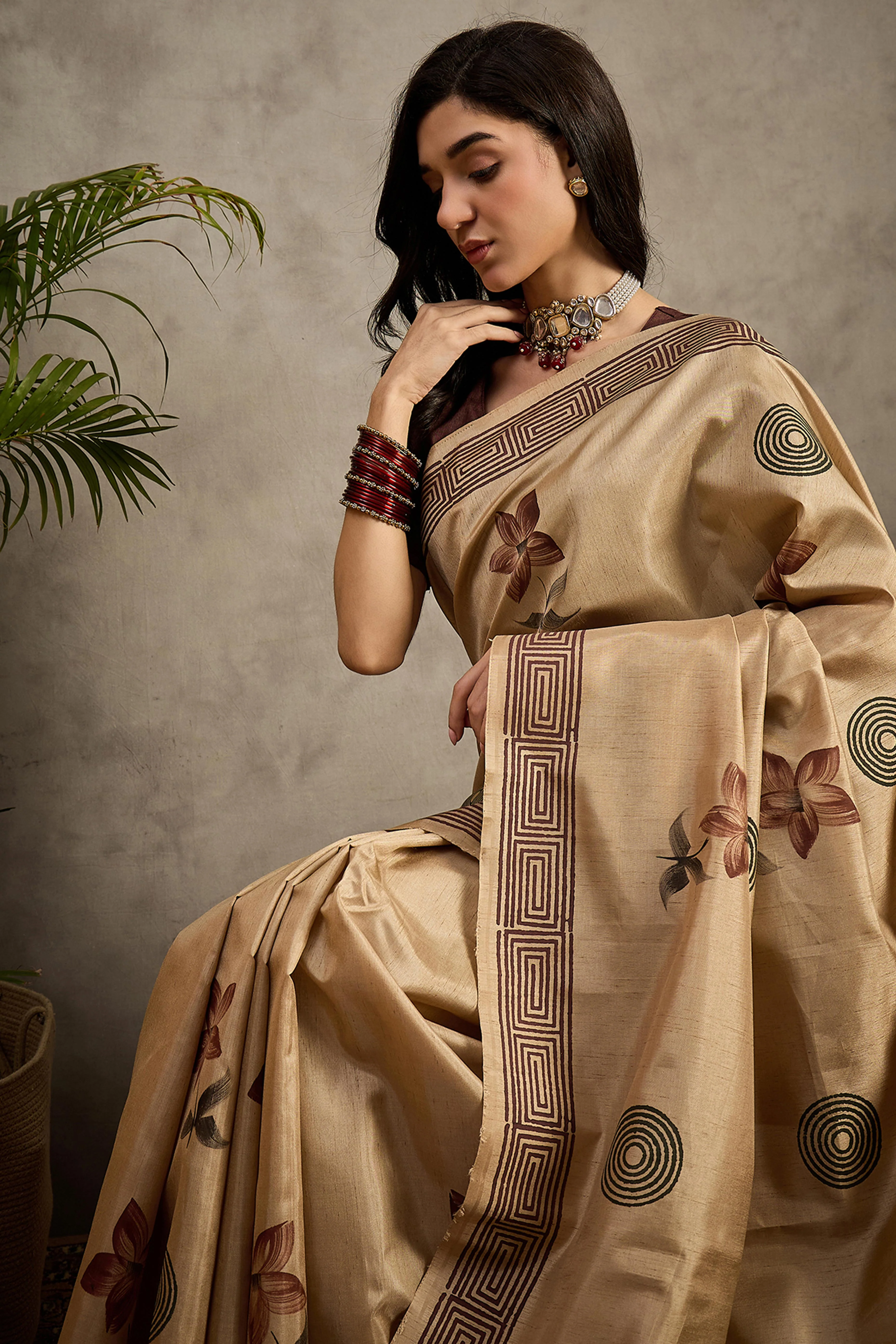 Refined Beige Floral Print Kozi Cotton Silk Saree Highlighted With Tassel Pallu - Image 5